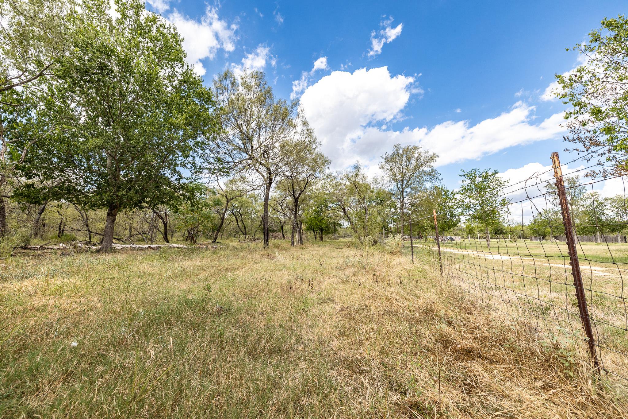 310 Union Hill Rd, Luling, TX 78648