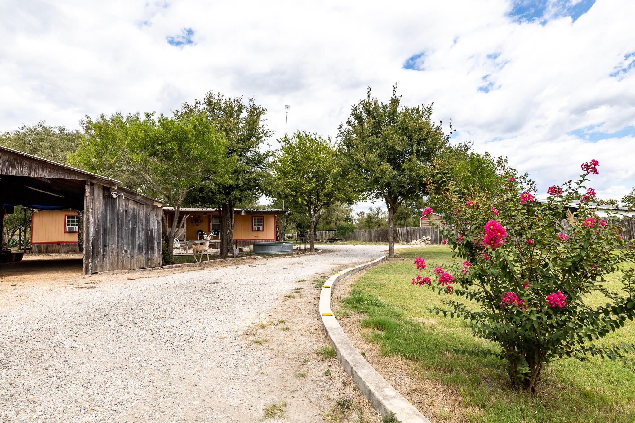 310 Union Hill Rd, Luling, TX 78648