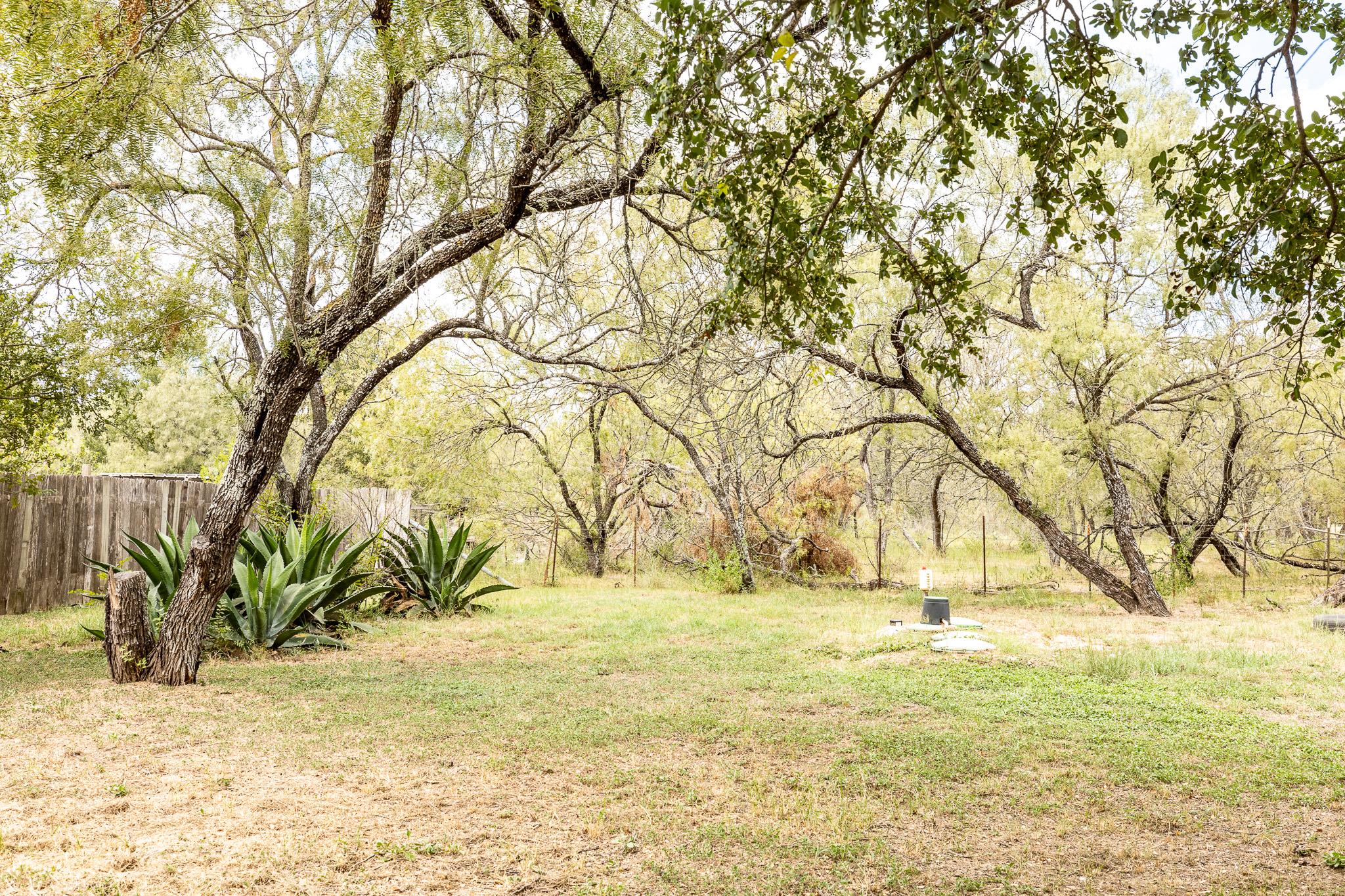 310 Union Hill Rd, Luling, TX 78648