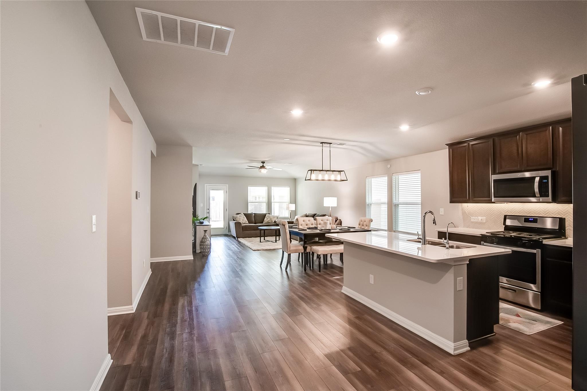 403 Grapefruit Rd, Hutto, TX 78634