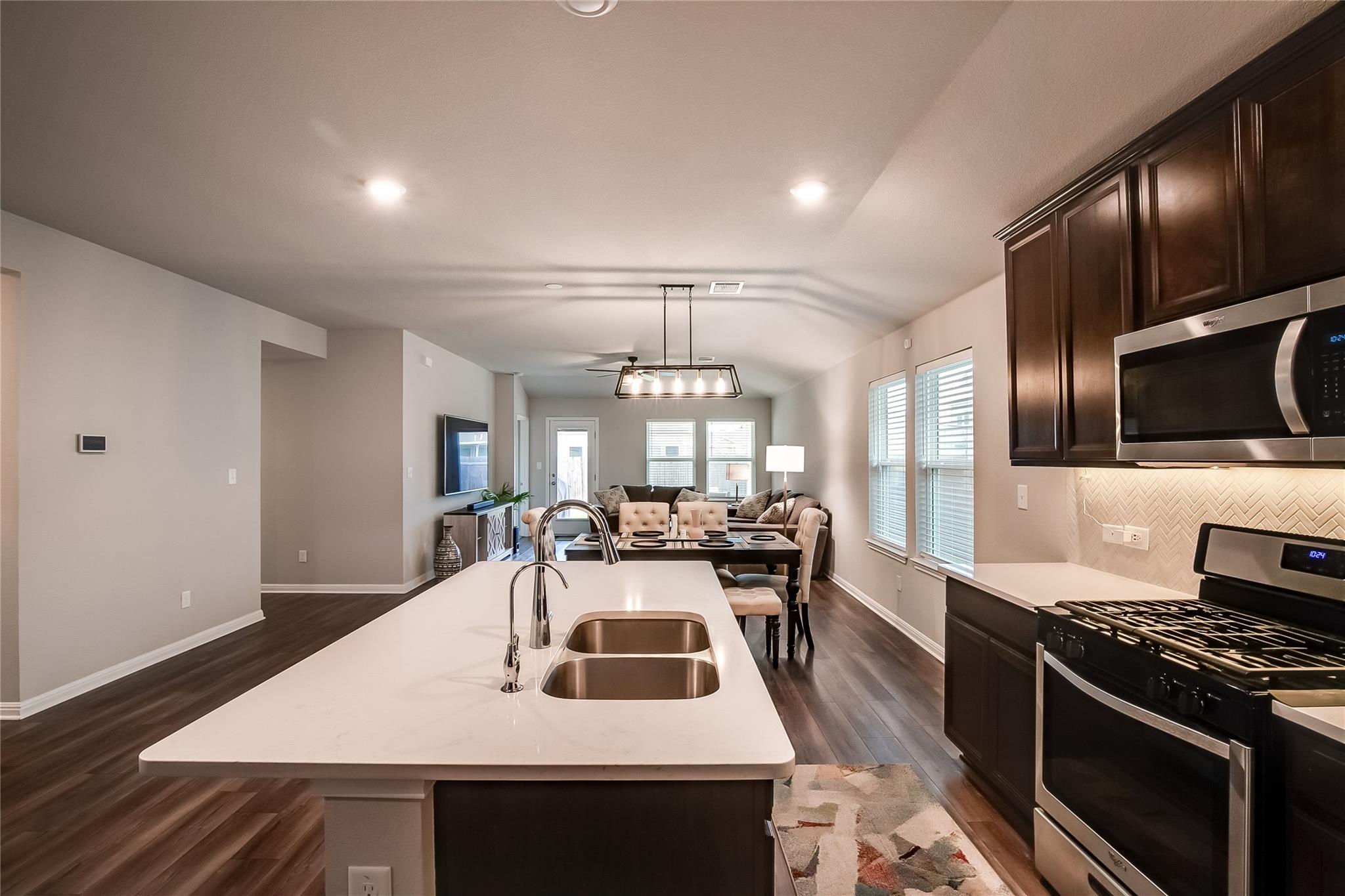 403 Grapefruit Rd, Hutto, TX 78634