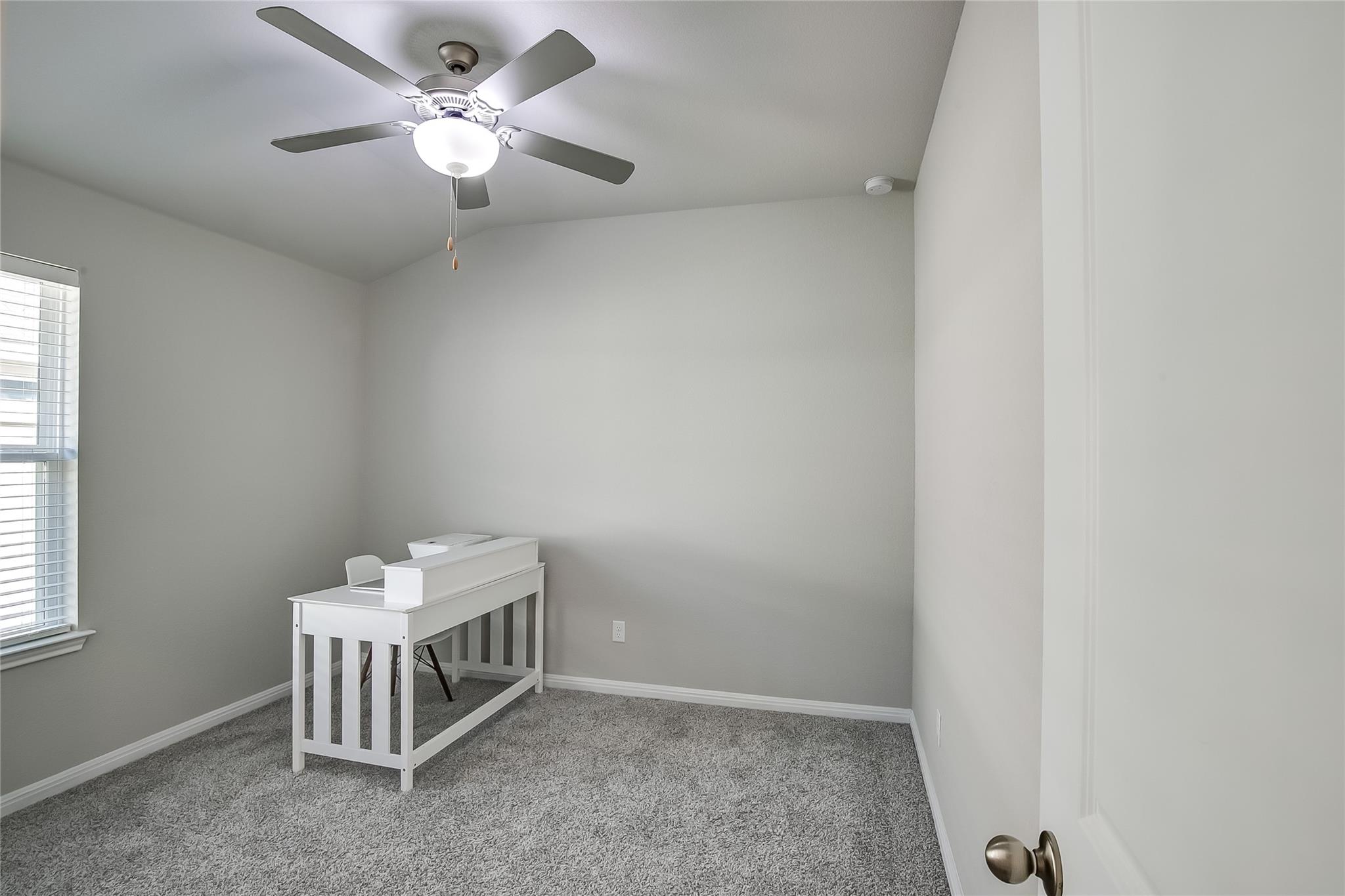 403 Grapefruit Rd, Hutto, TX 78634