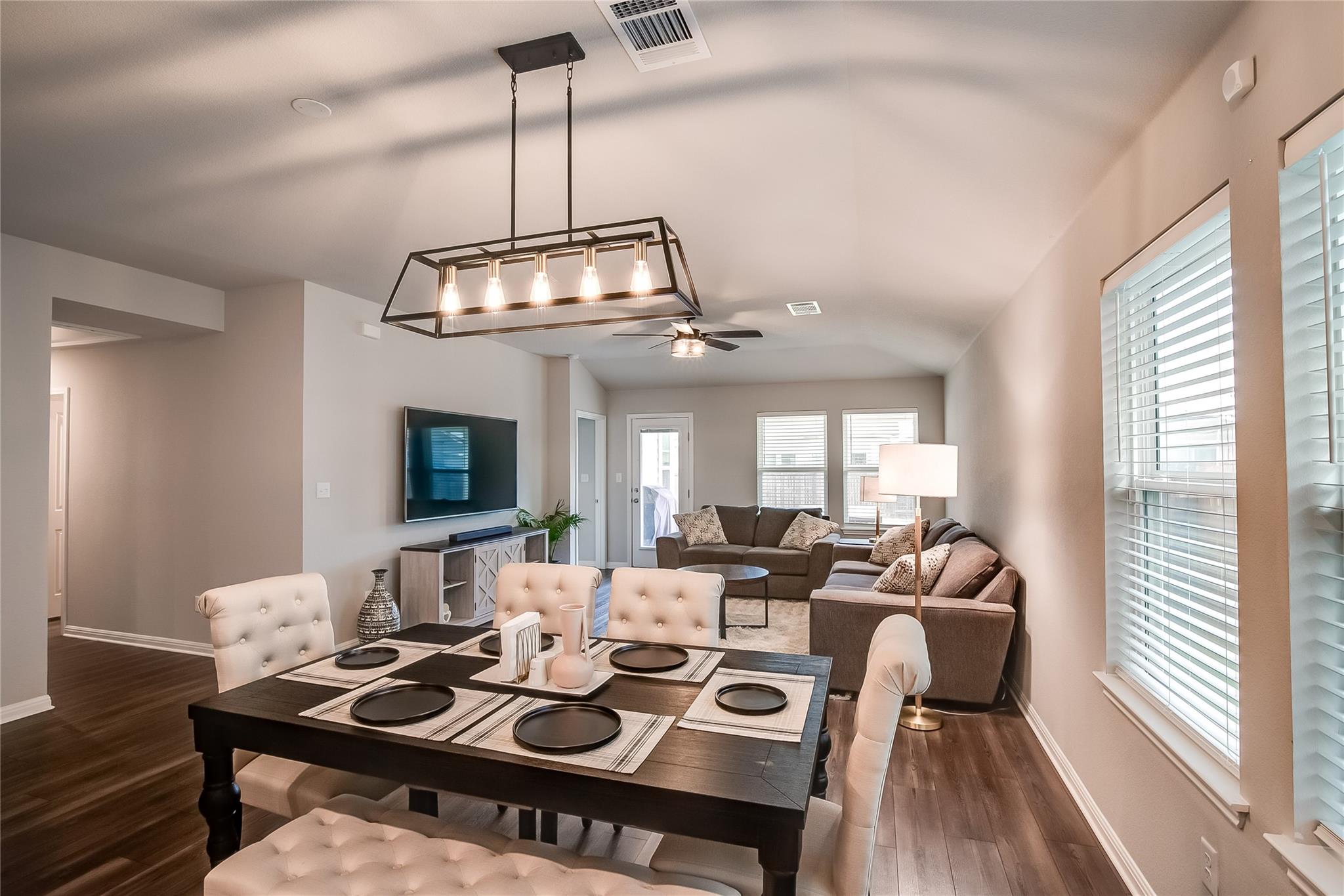 403 Grapefruit Rd, Hutto, TX 78634