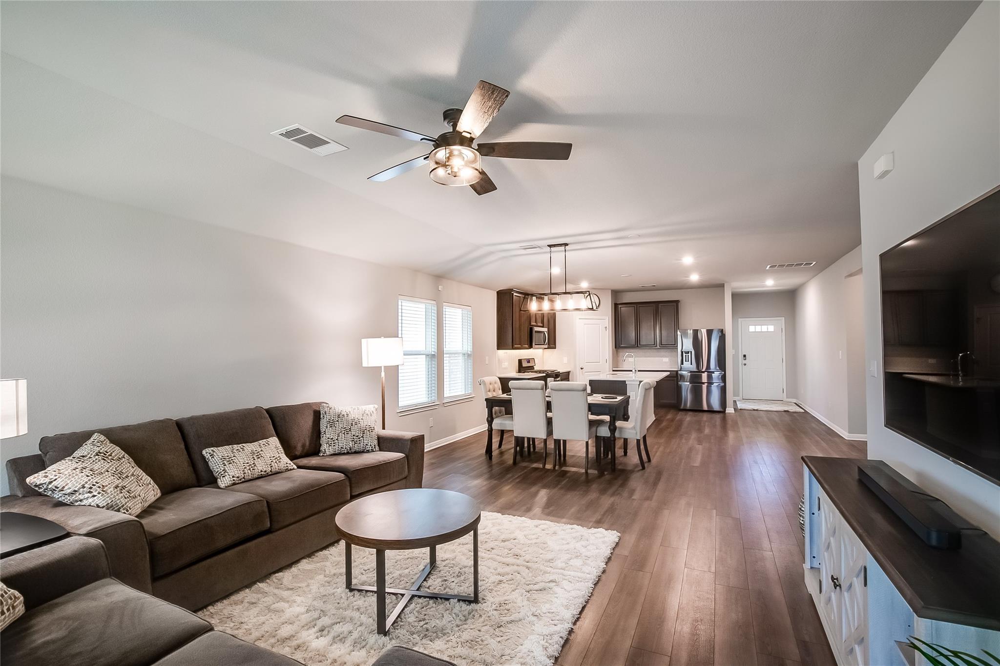 403 Grapefruit Rd, Hutto, TX 78634