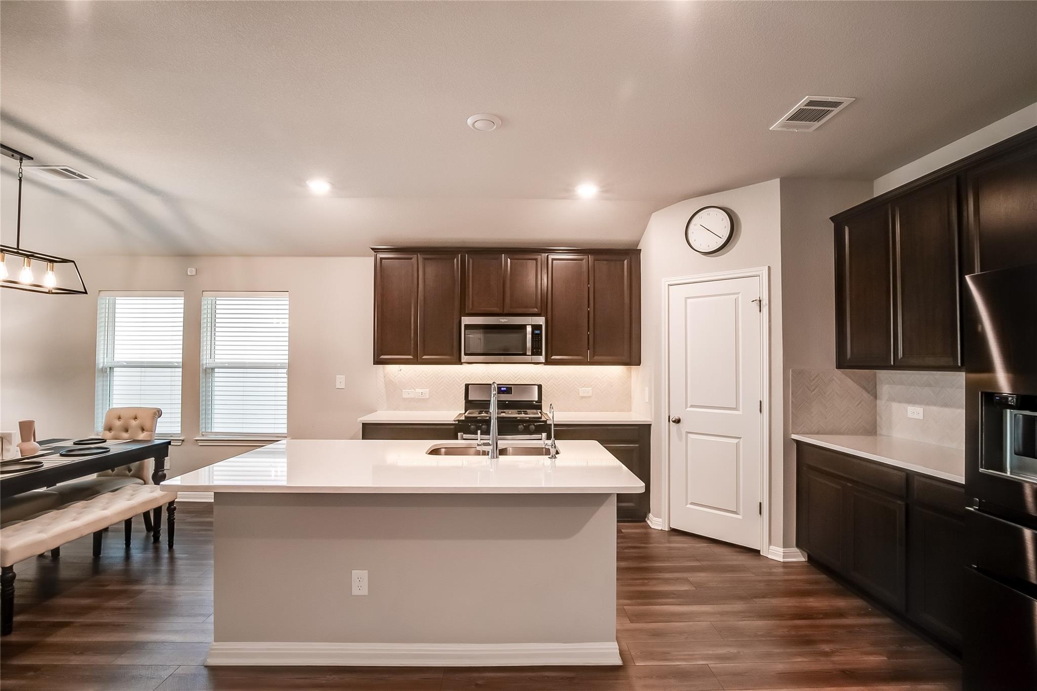 403 Grapefruit Rd, Hutto, TX 78634