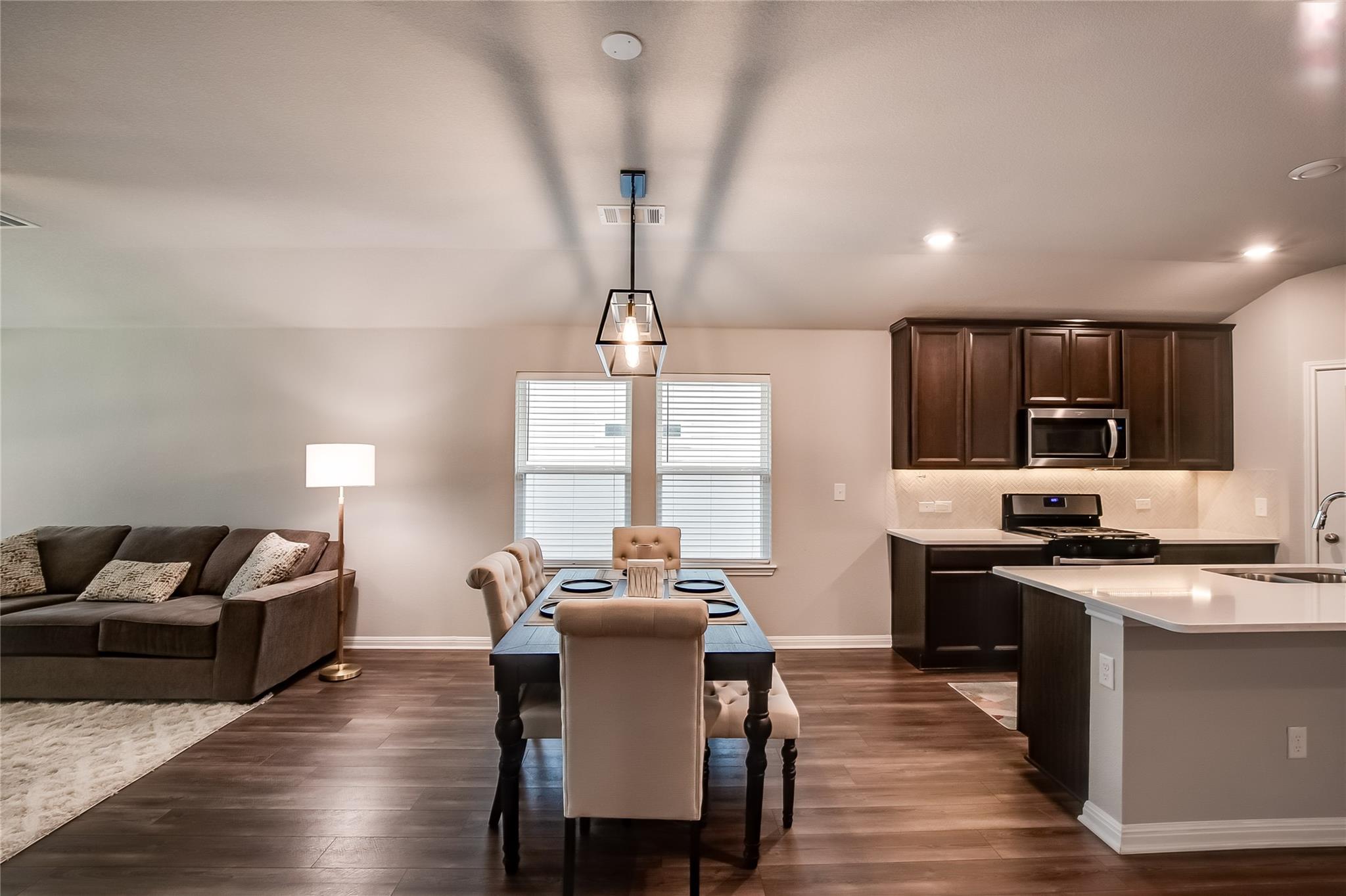 403 Grapefruit Rd, Hutto, TX 78634