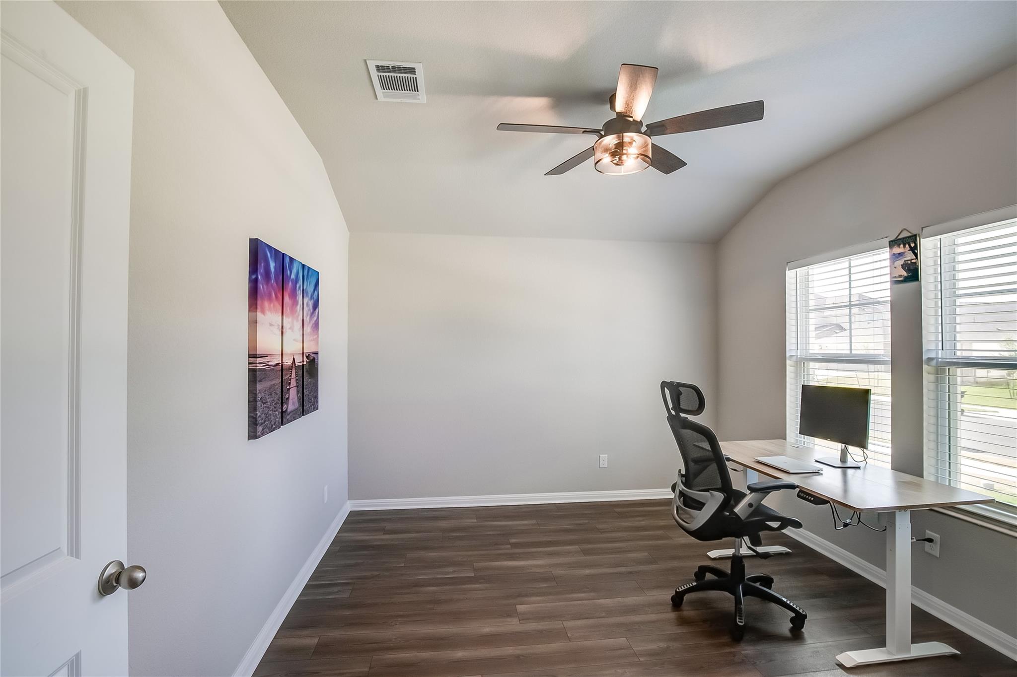 403 Grapefruit Rd, Hutto, TX 78634