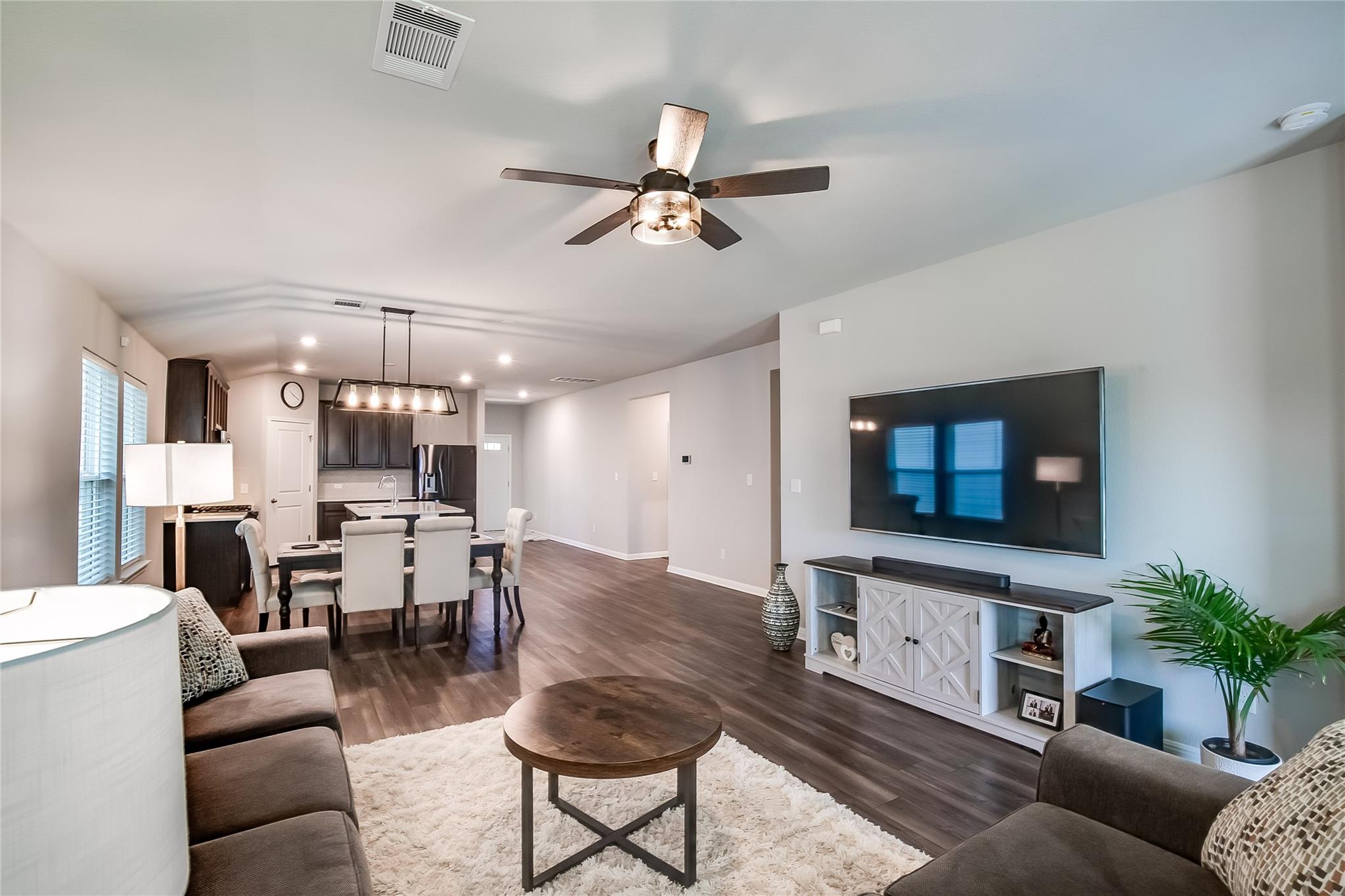 403 Grapefruit Rd, Hutto, TX 78634