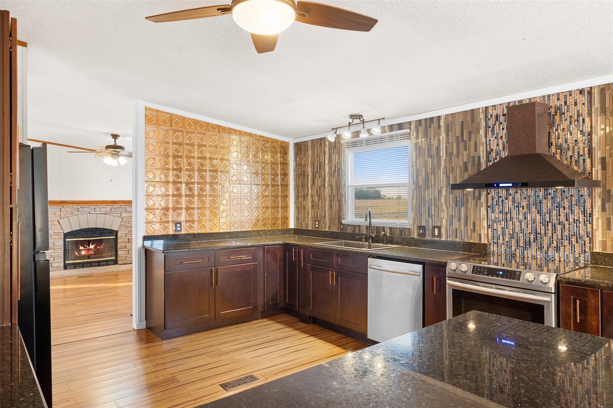 1099 Private Road 4041, Dime Box, TX 77853