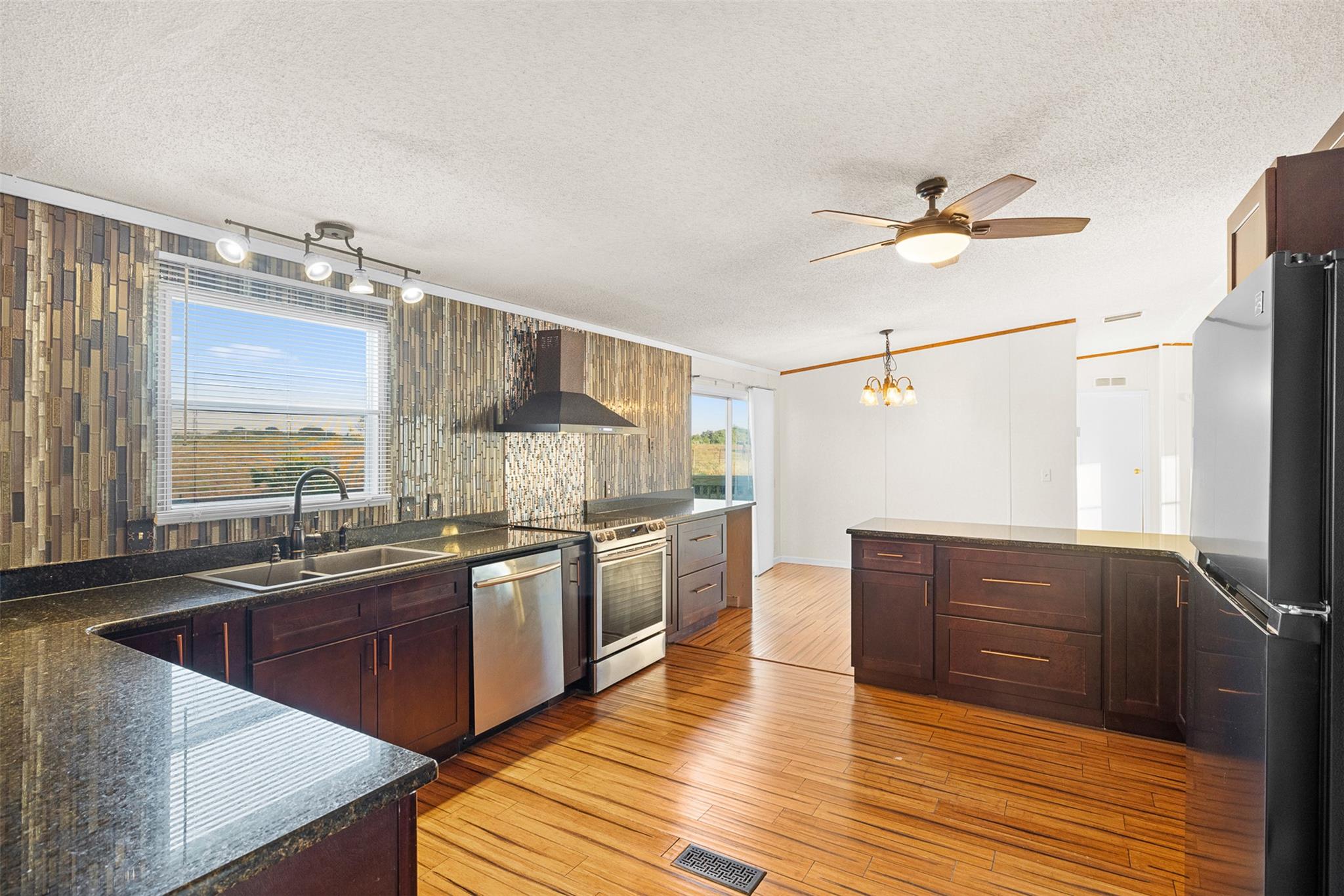 1099 Private Road 4041, Dime Box, TX 77853