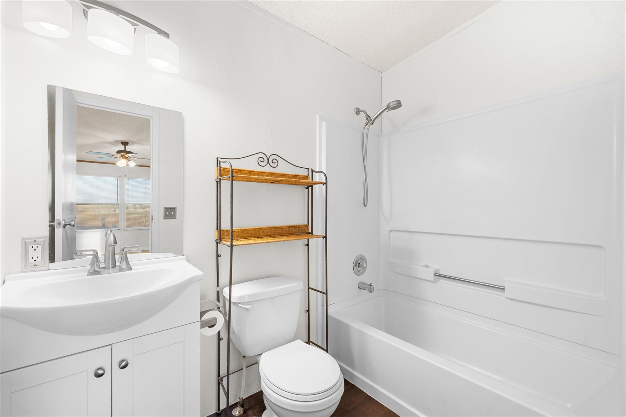 1099 Private Road 4041, Dime Box, TX 77853