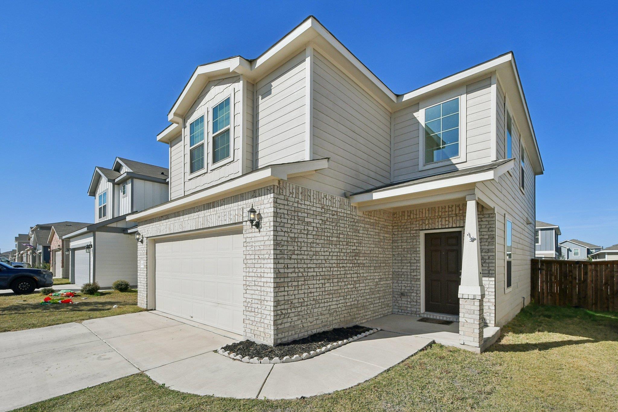 185 Katie Elder Dr, Jarrell, TX 76588