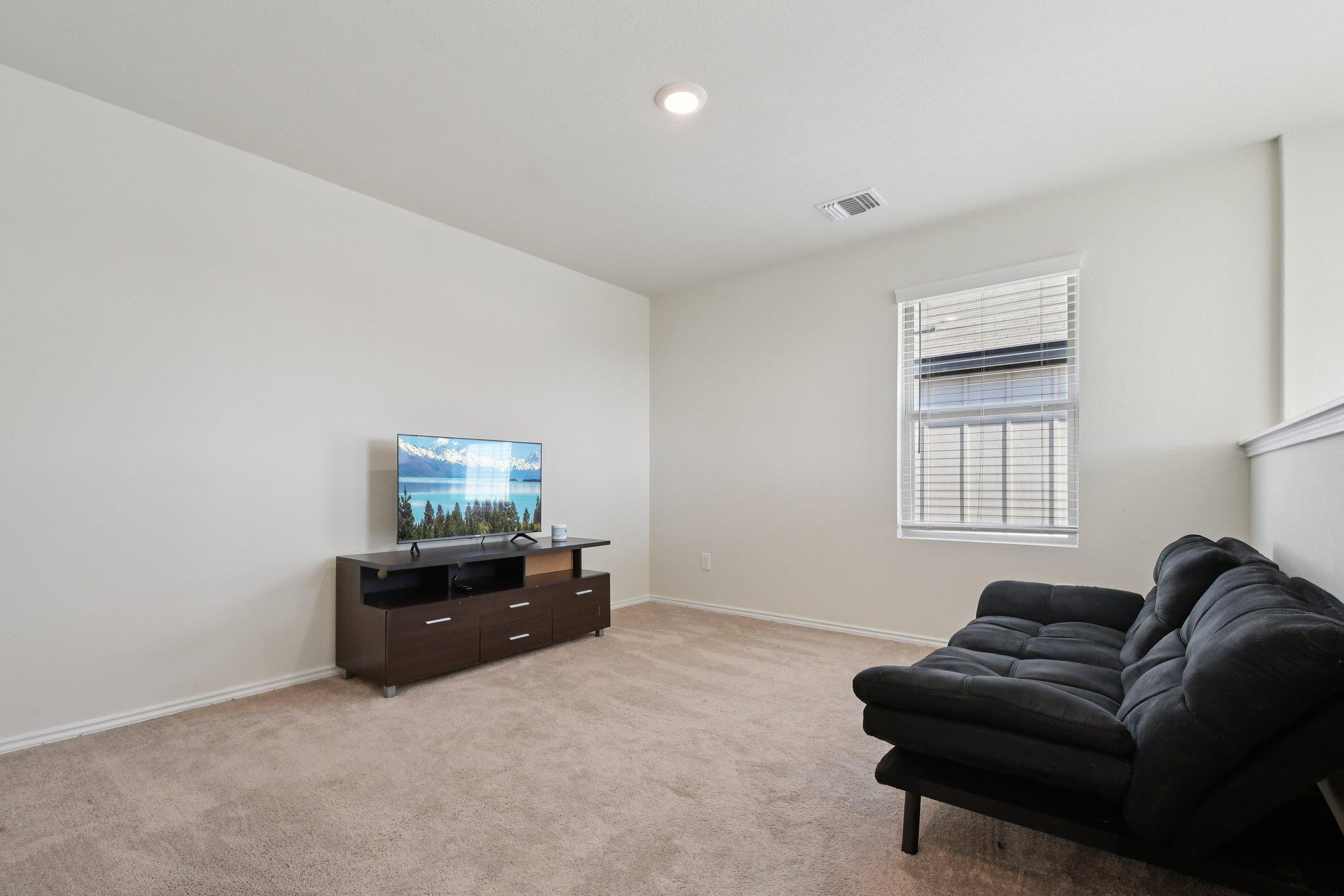 185 Katie Elder Dr, Jarrell, TX 76588