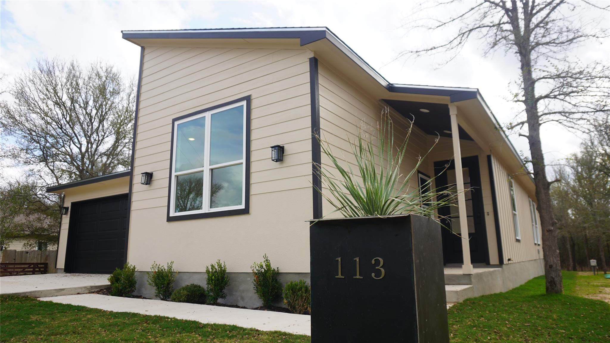 113 Mokulua Ln, Bastrop, TX 78602