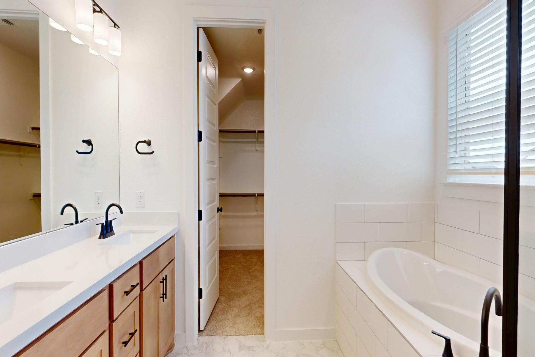 152 Bishop Wood Rd, Dripping Springs, TX 78620