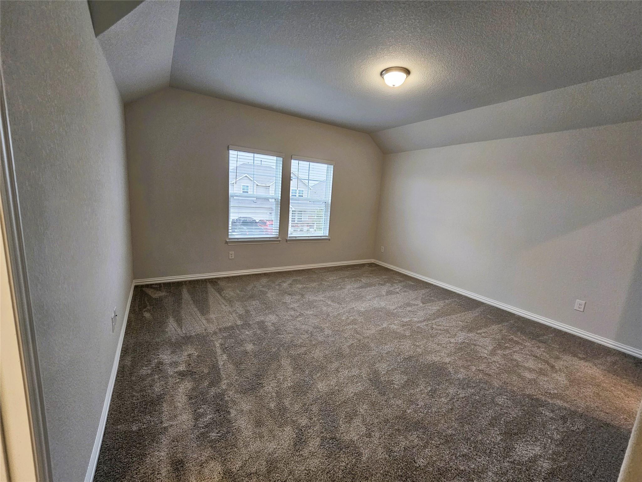 104 Greinert Dr, Taylor, TX 76574