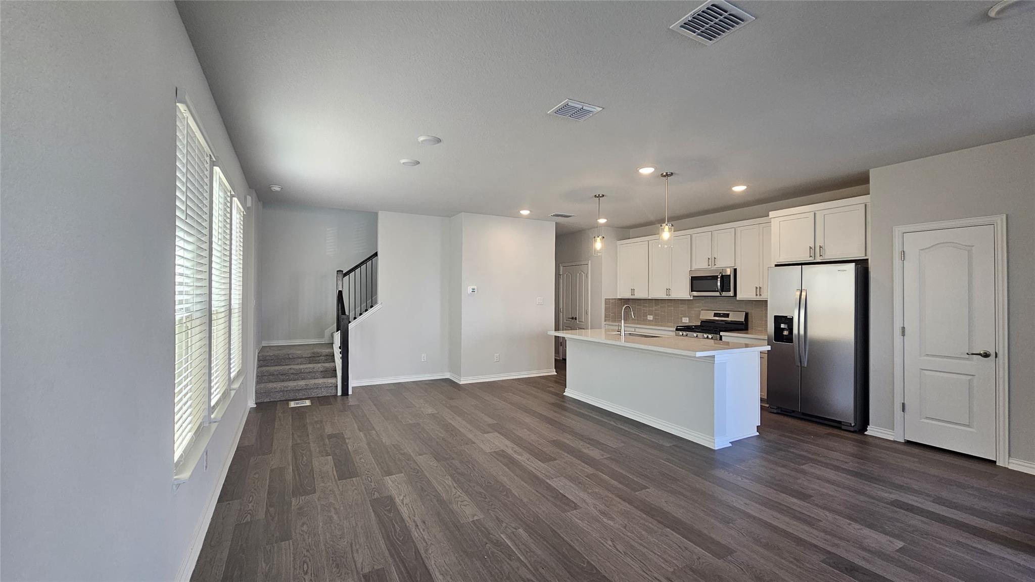 104 Greinert Dr, Taylor, TX 76574