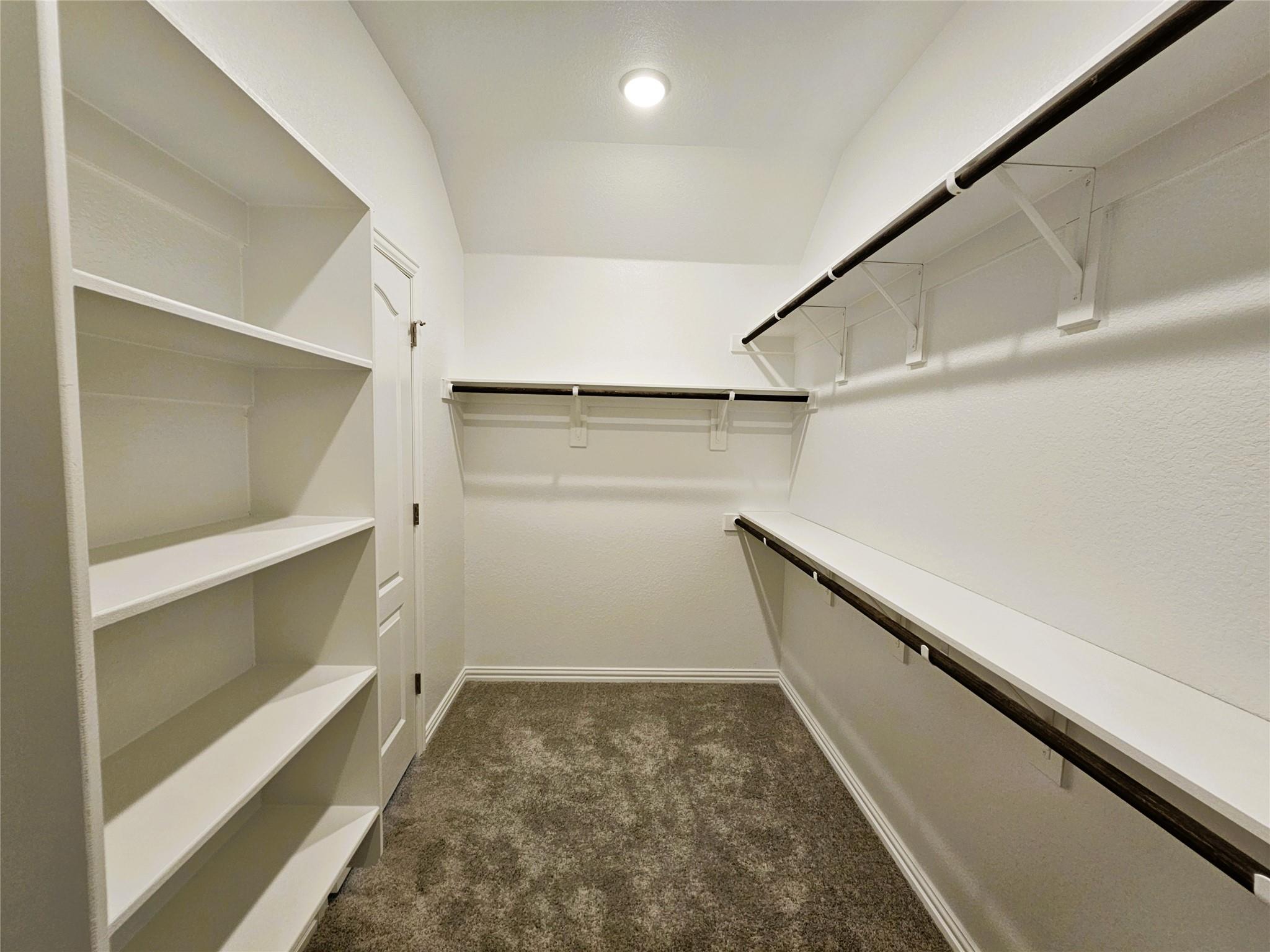 104 Greinert Dr, Taylor, TX 76574