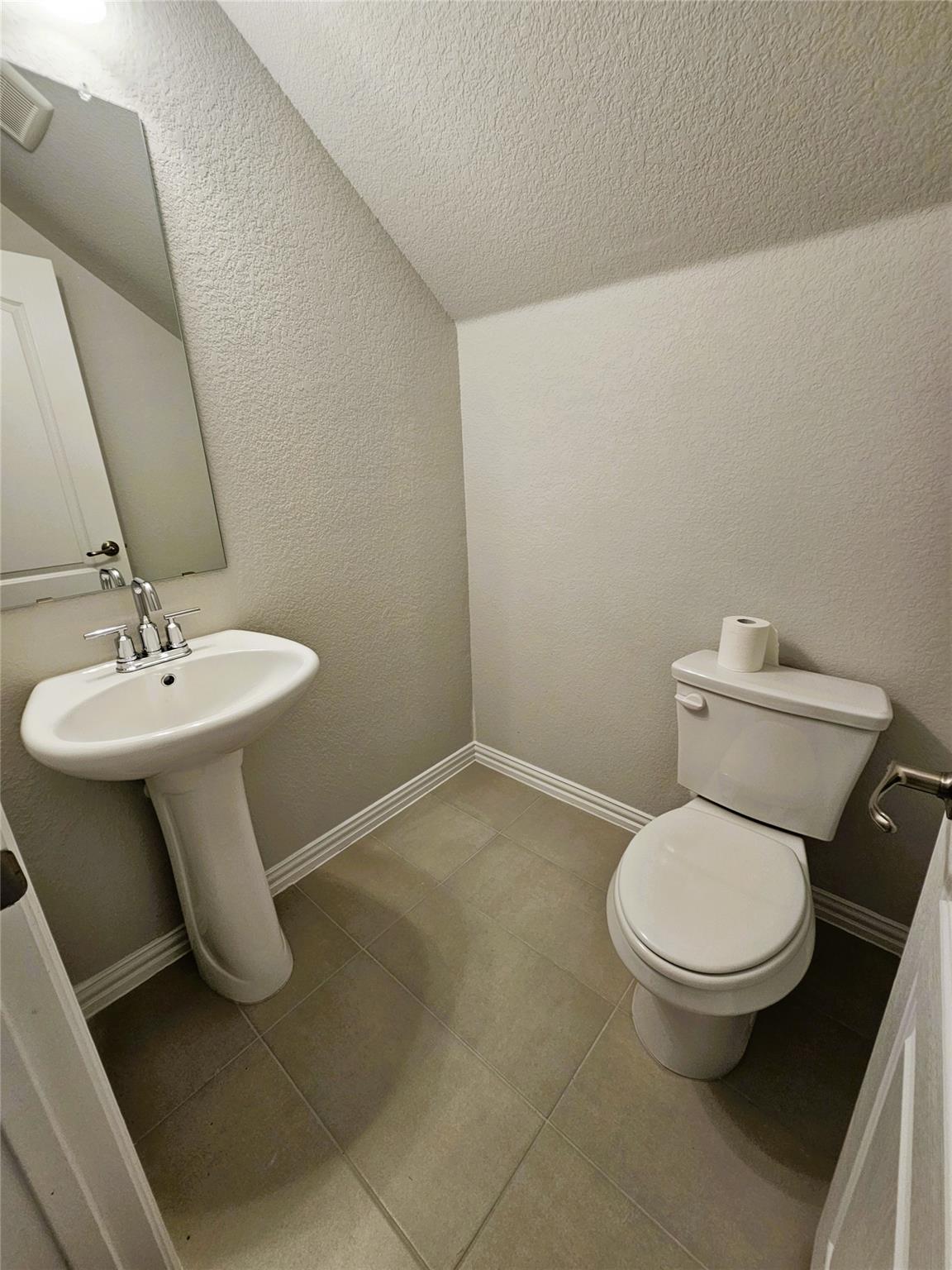 104 Greinert Dr, Taylor, TX 76574