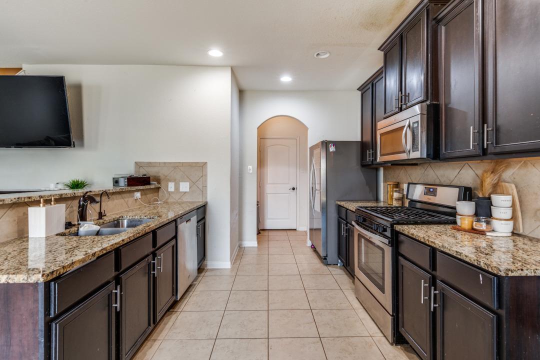 1524 Treeta Trl, Kyle, TX 78640