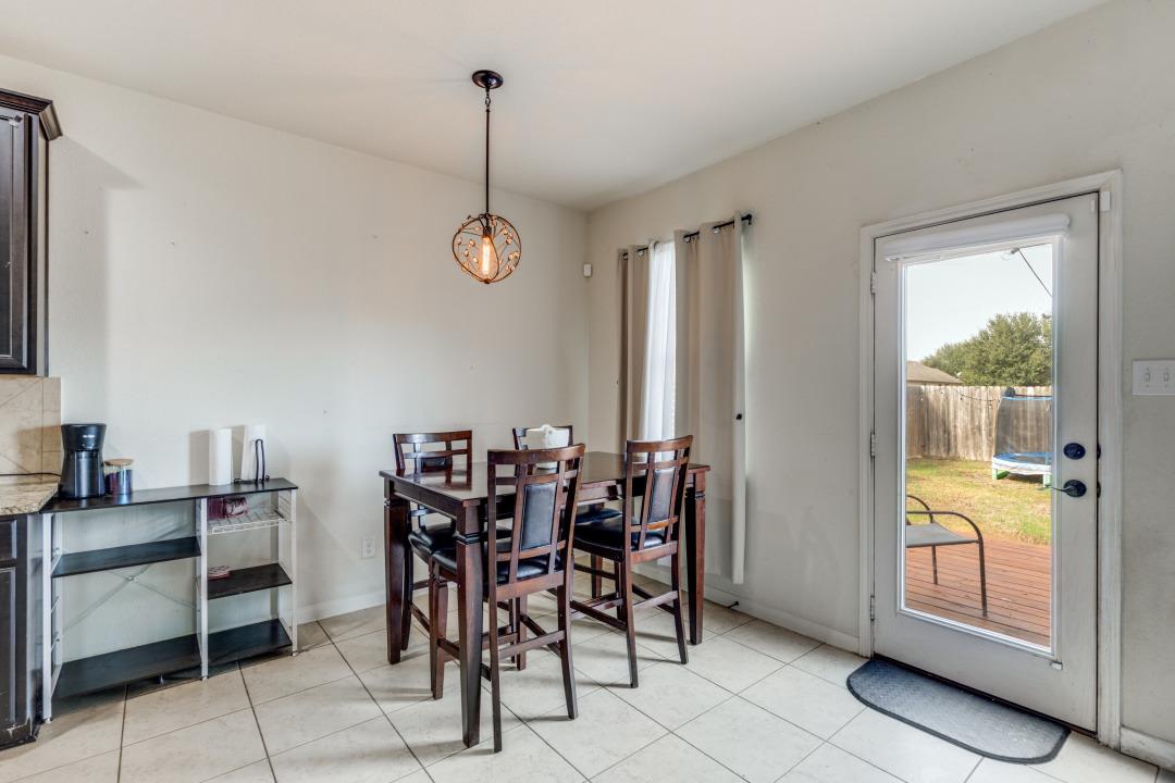 1524 Treeta Trl, Kyle, TX 78640