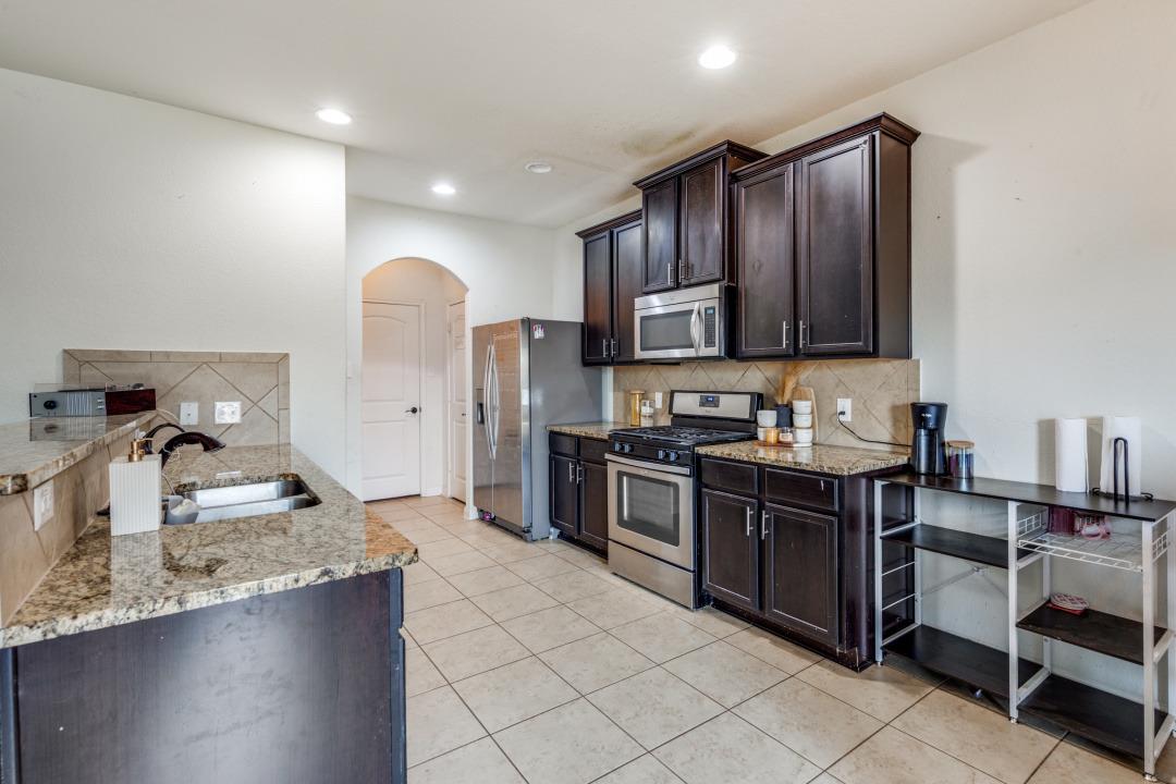 1524 Treeta Trl, Kyle, TX 78640