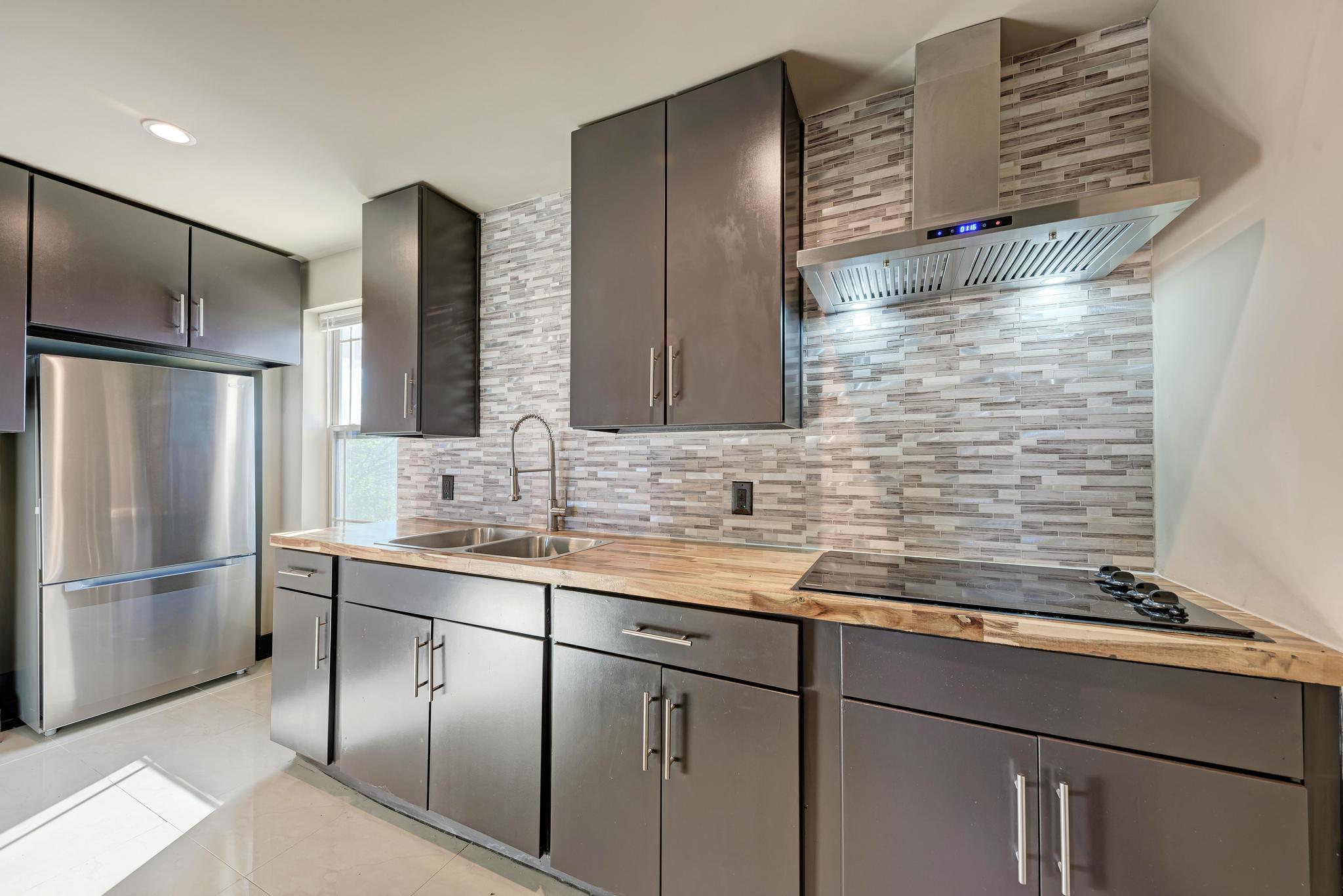 104 Spring Valley St, Hutto, TX 78634