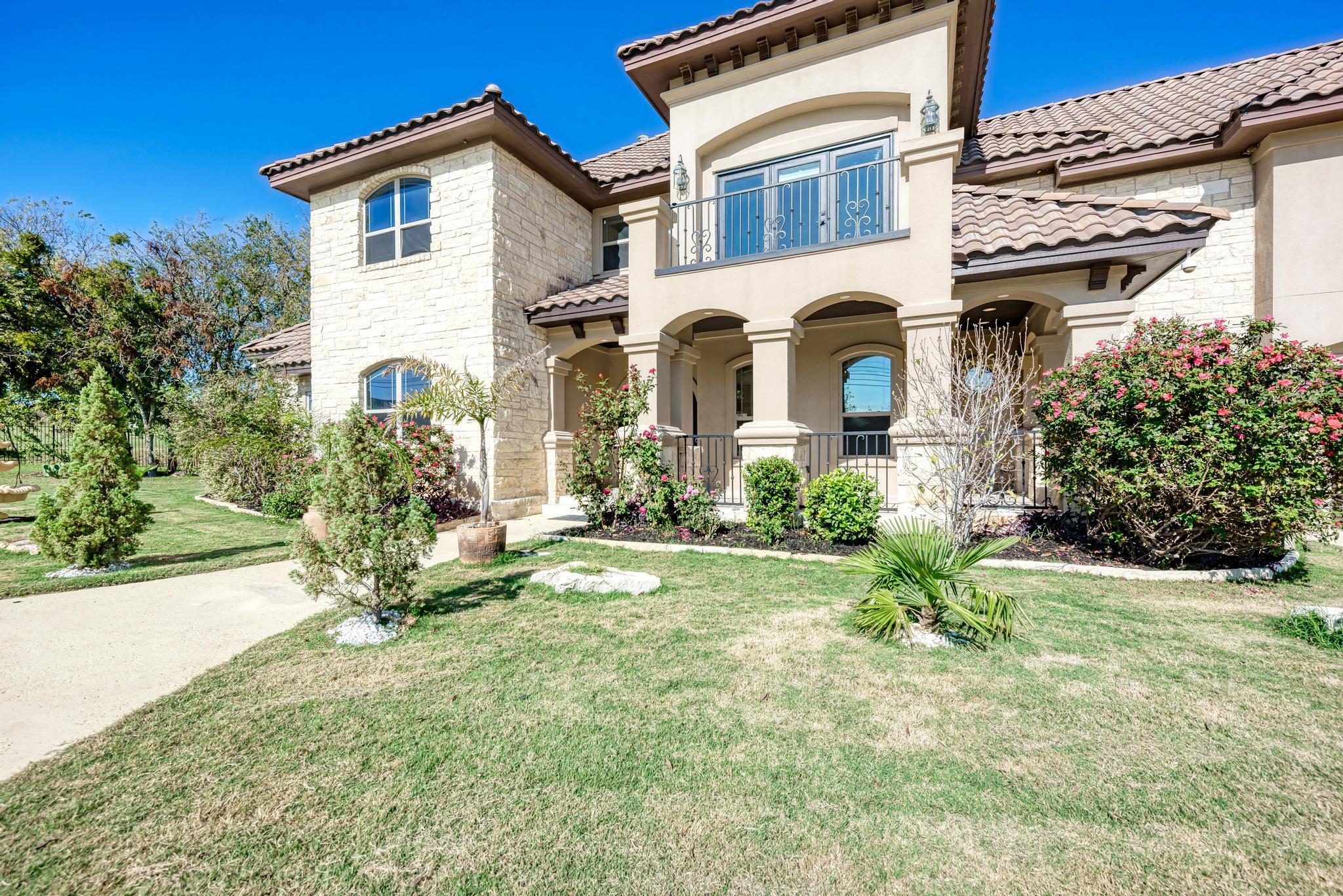 104 Spring Valley St, Hutto, TX 78634