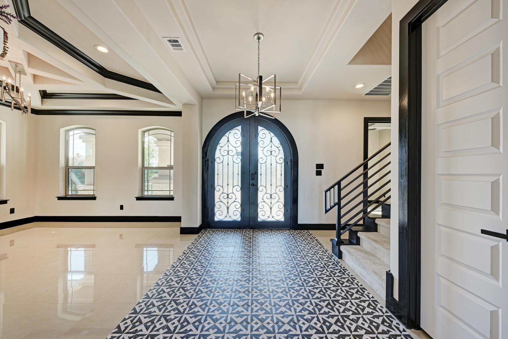 104 Spring Valley St, Hutto, TX 78634