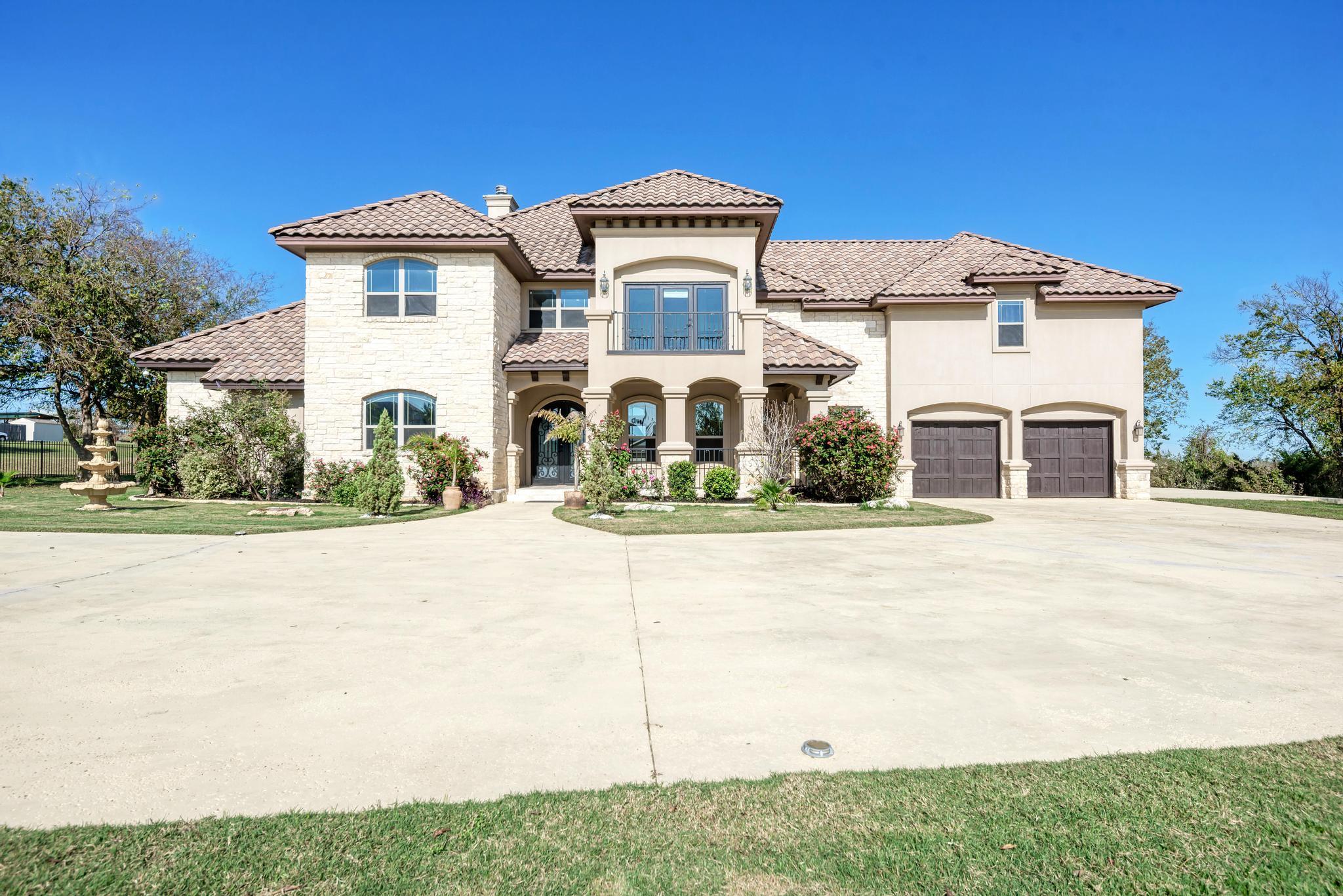 104 Spring Valley St, Hutto, TX 78634