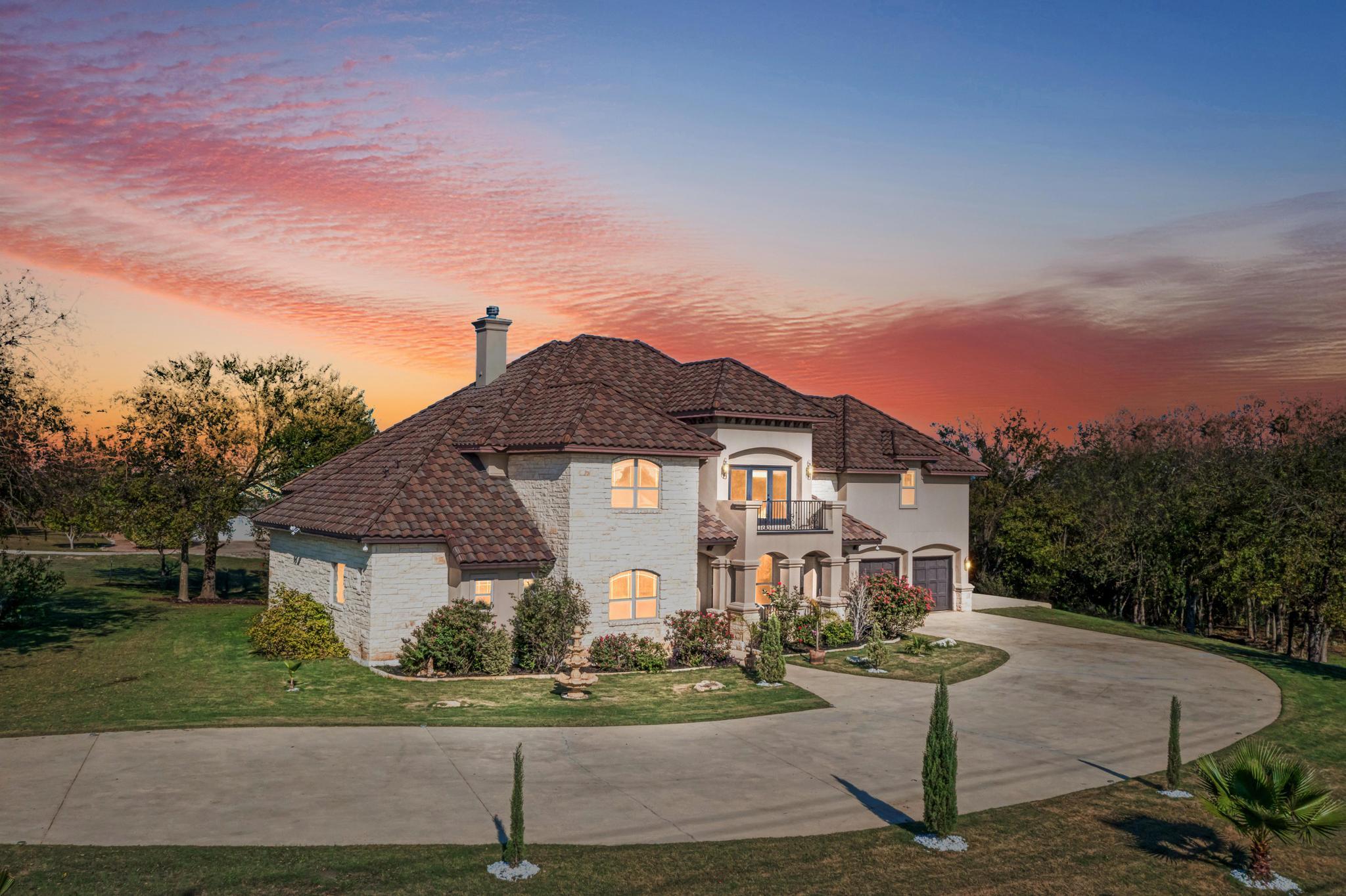 104 Spring Valley St, Hutto, TX 78634