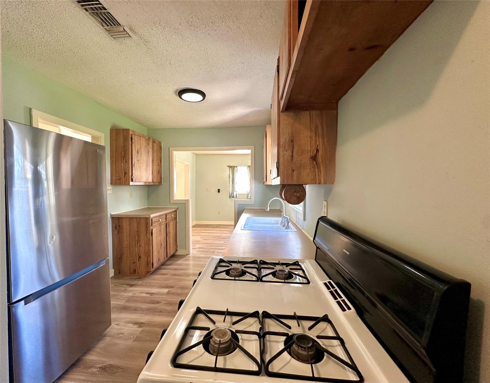 405 Mills St, Smithville, TX 78957