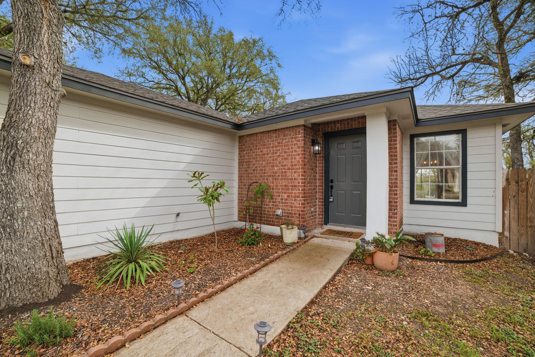 104 S Mockingbird Cir, Cedar Creek, TX 78612