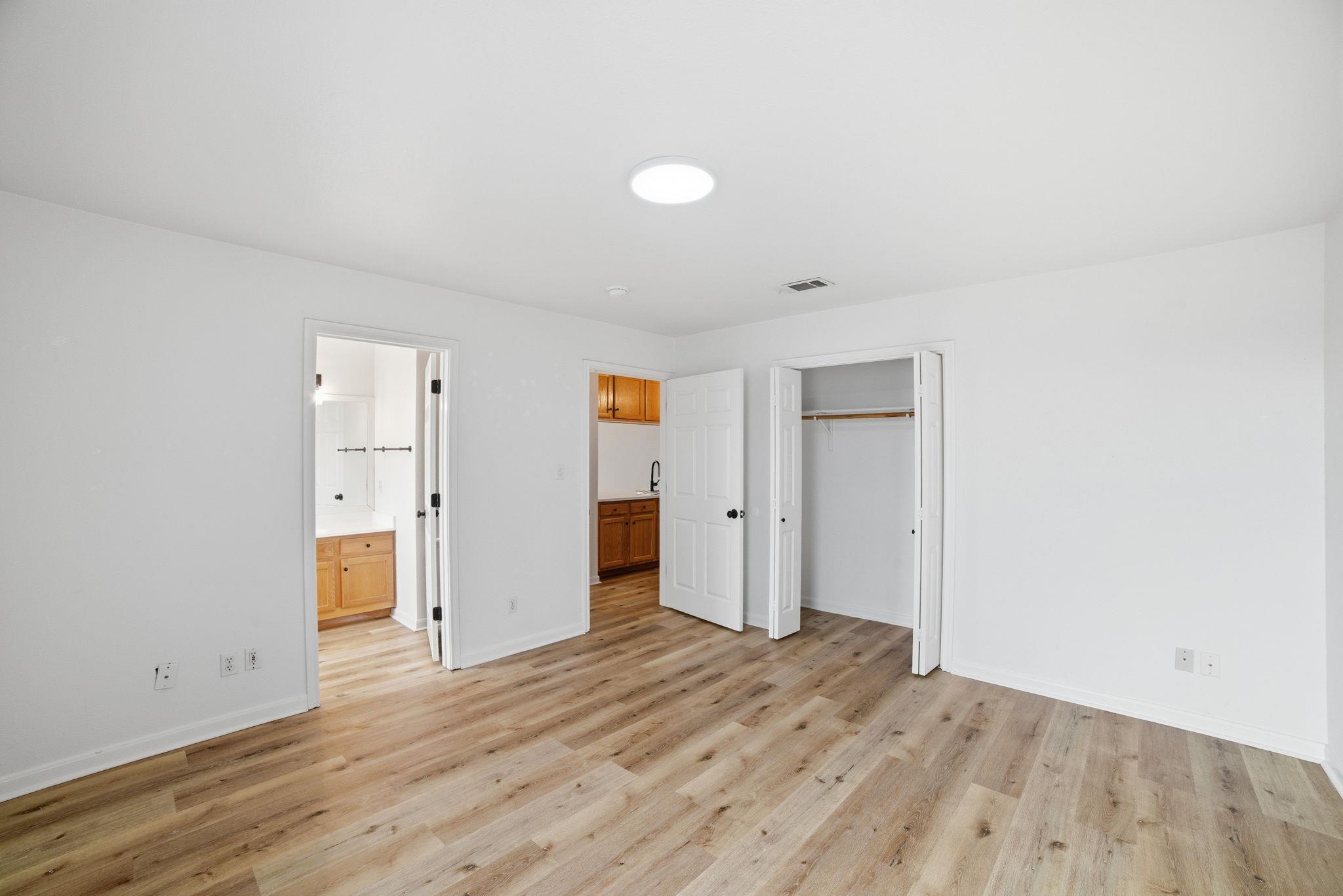 104 S Mockingbird Cir, Cedar Creek, TX 78612