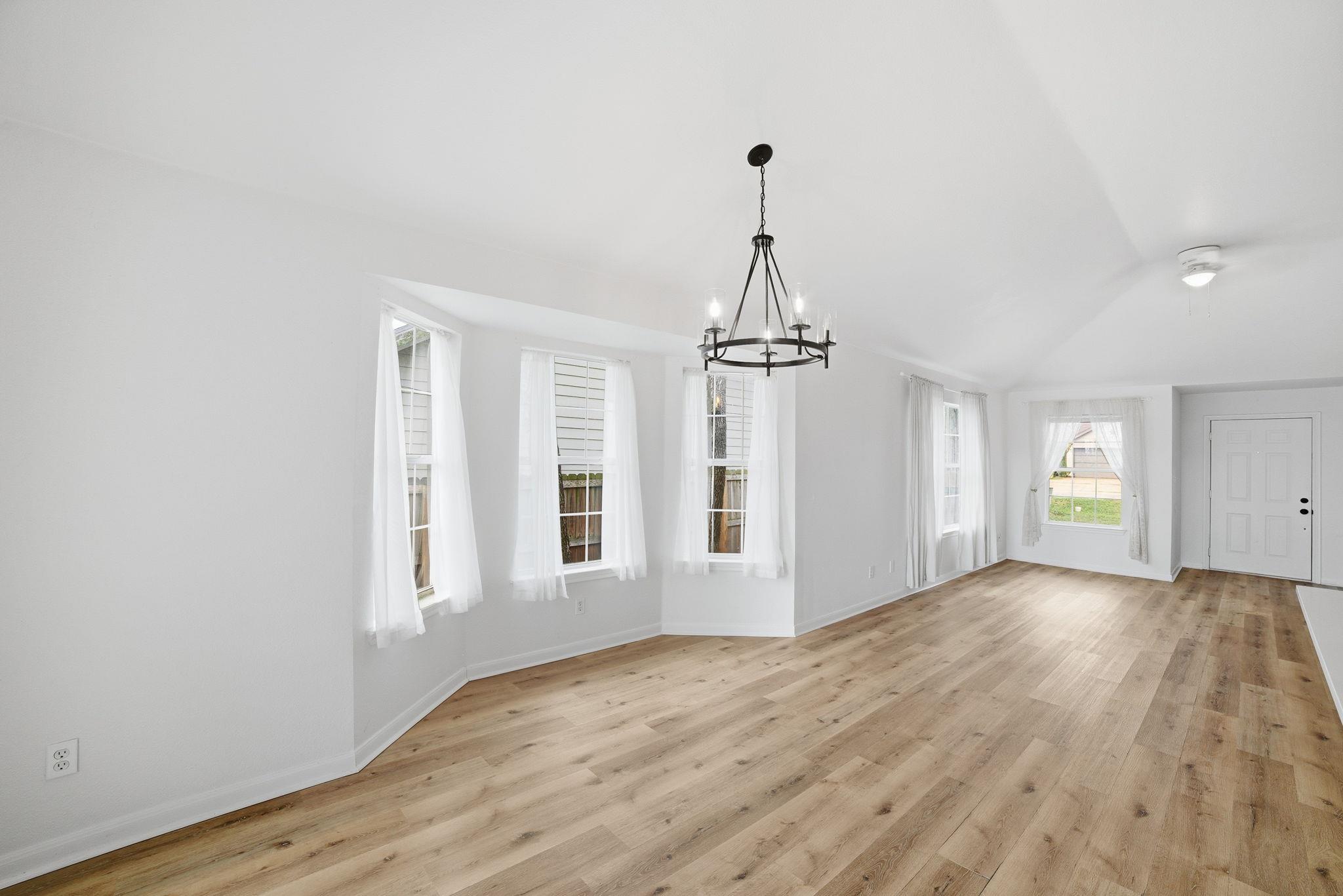 104 S Mockingbird Cir, Cedar Creek, TX 78612