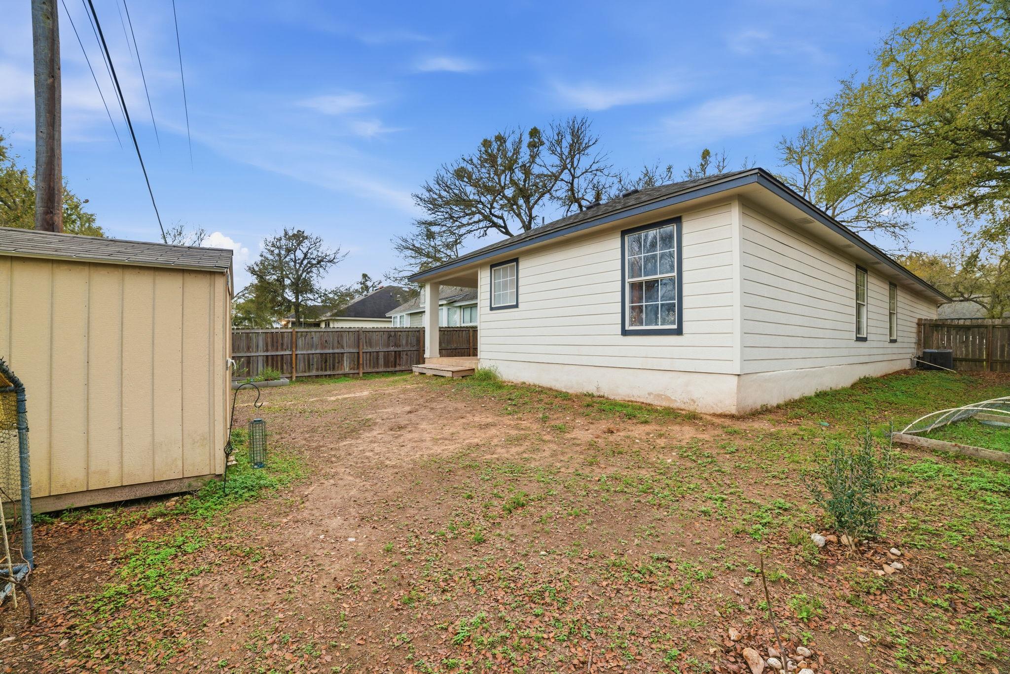 104 S Mockingbird Cir, Cedar Creek, TX 78612