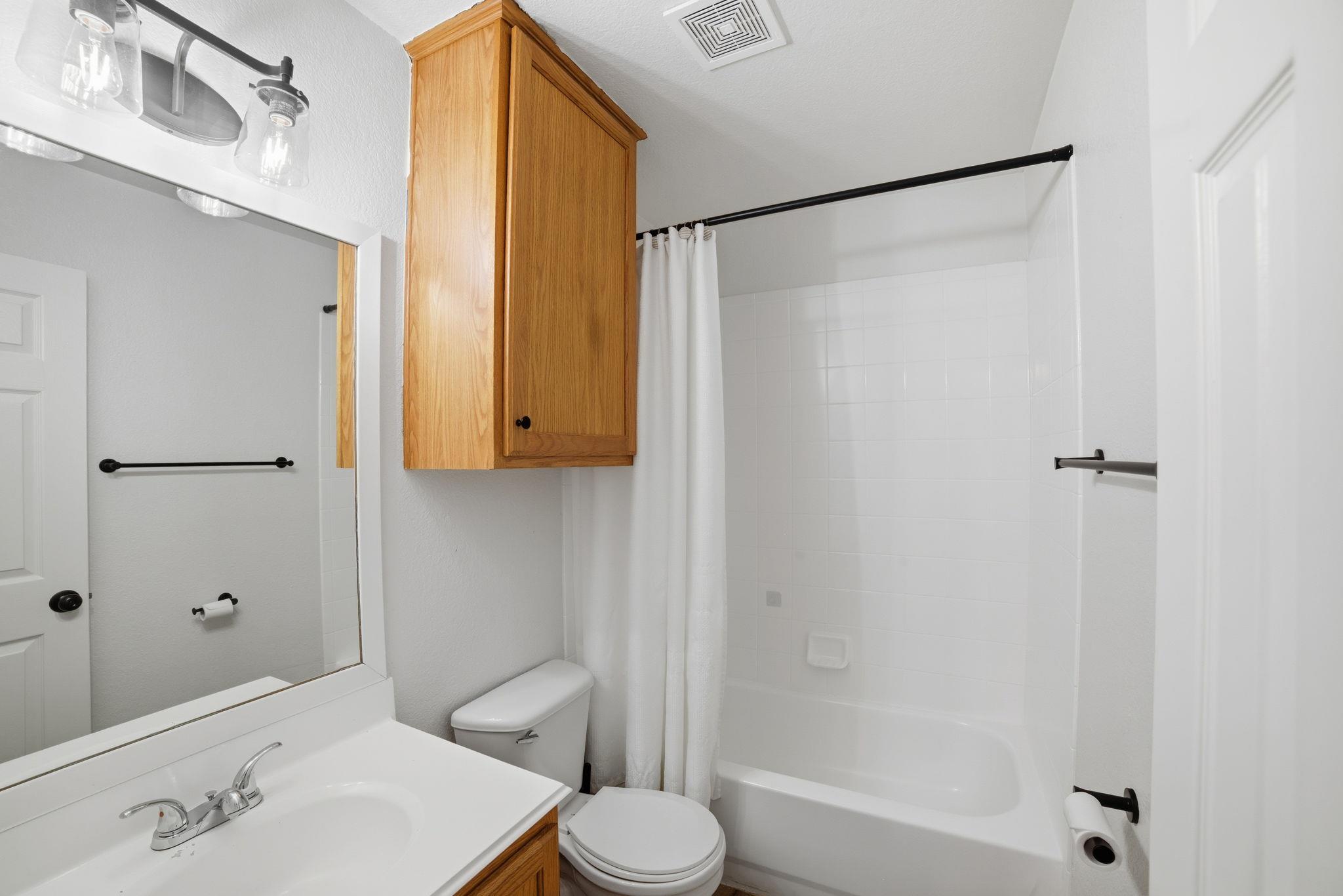 104 S Mockingbird Cir, Cedar Creek, TX 78612