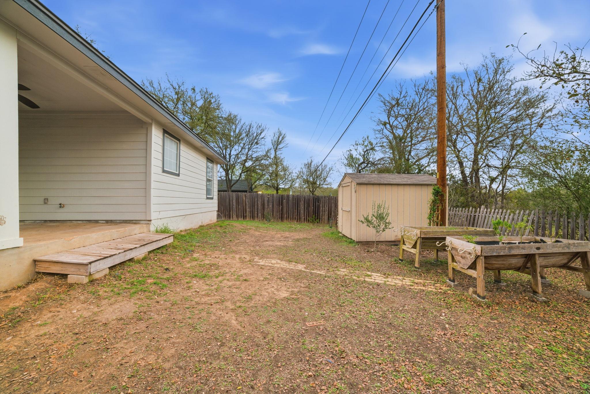 104 S Mockingbird Cir, Cedar Creek, TX 78612