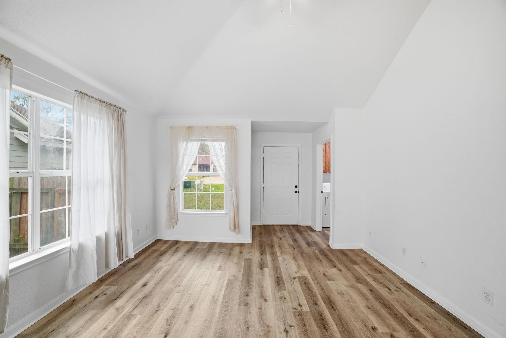 104 S Mockingbird Cir, Cedar Creek, TX 78612