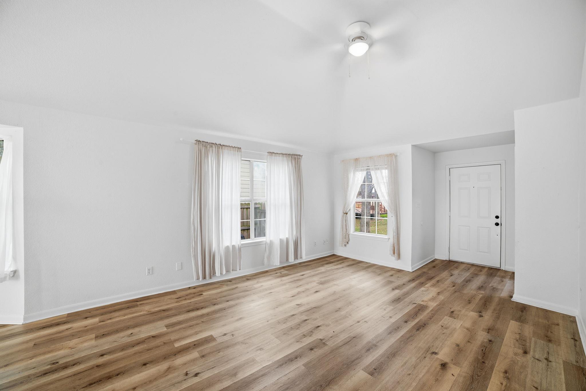 104 S Mockingbird Cir, Cedar Creek, TX 78612