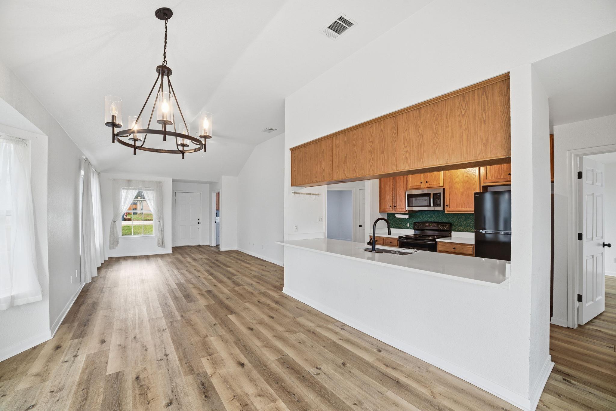 104 S Mockingbird Cir, Cedar Creek, TX 78612