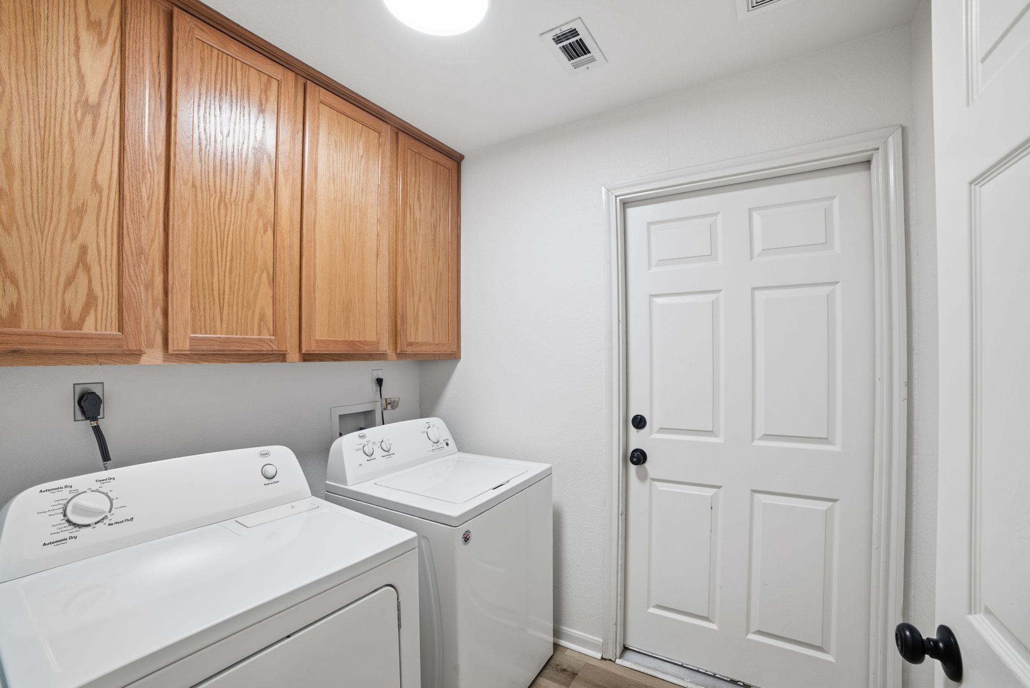 104 S Mockingbird Cir, Cedar Creek, TX 78612