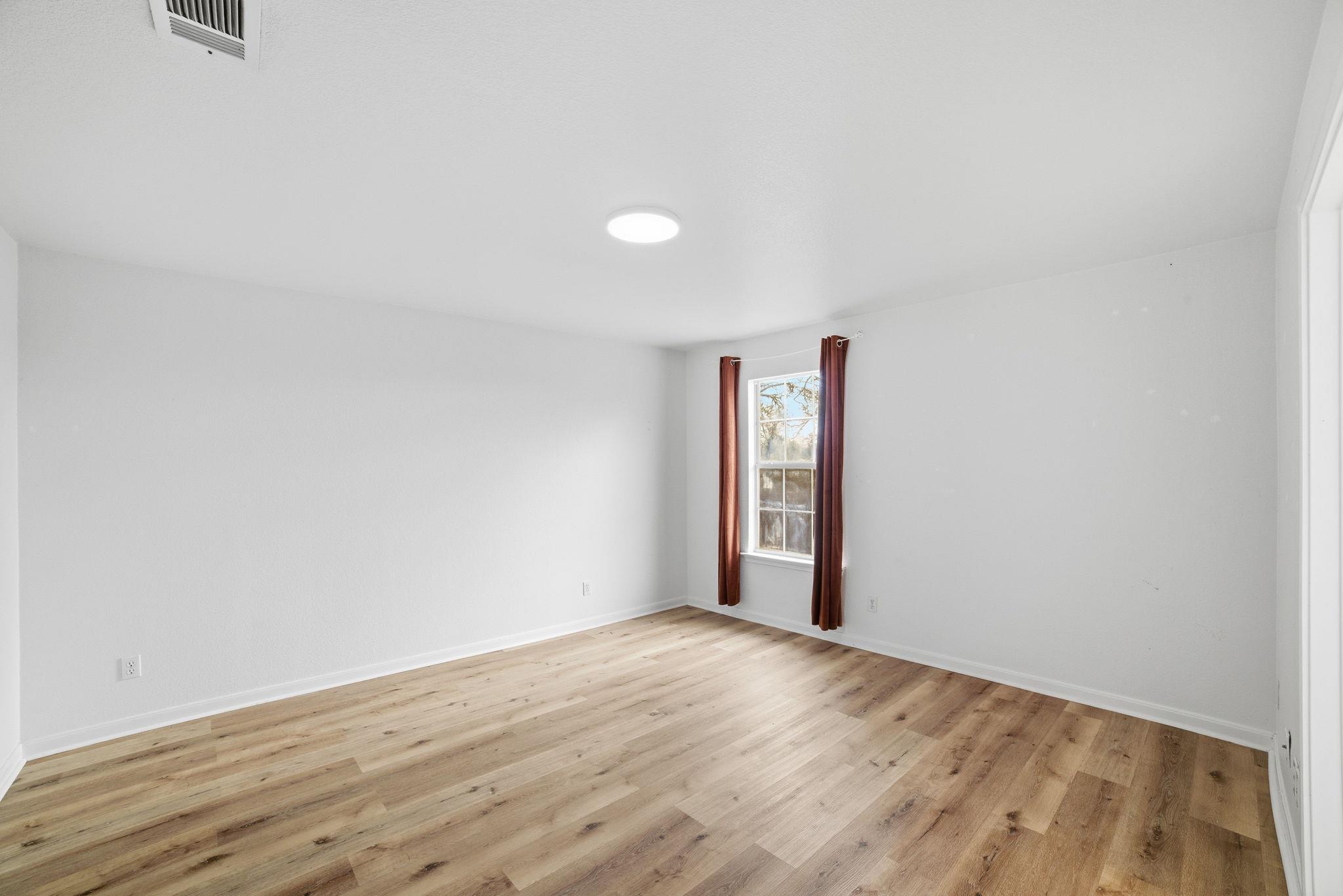 104 S Mockingbird Cir, Cedar Creek, TX 78612