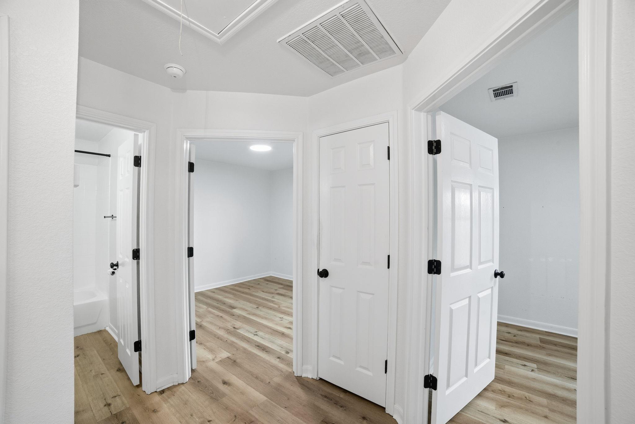 104 S Mockingbird Cir, Cedar Creek, TX 78612