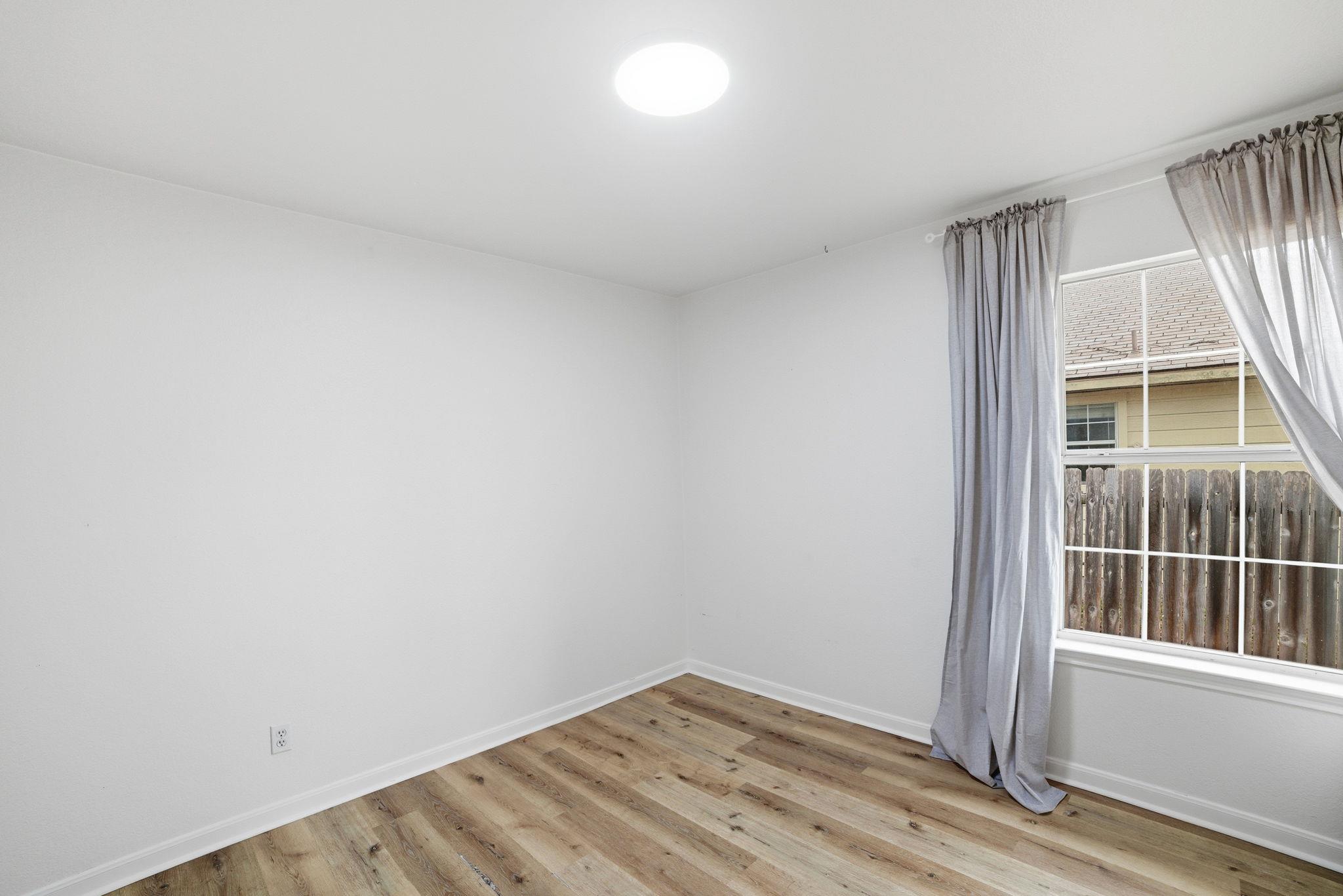 104 S Mockingbird Cir, Cedar Creek, TX 78612