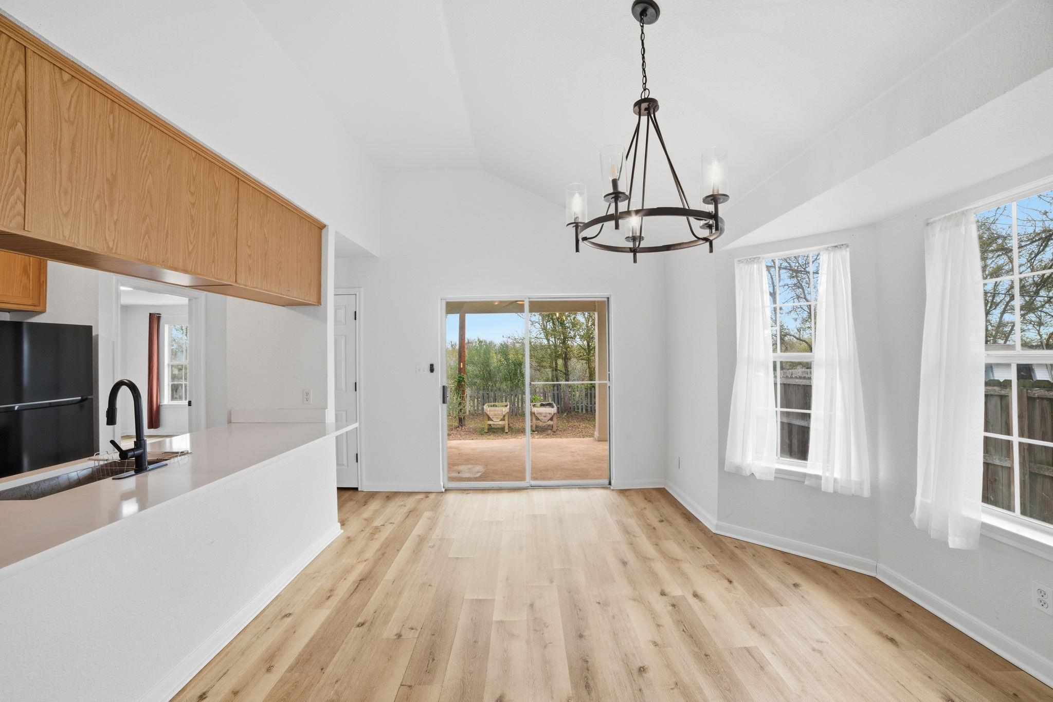 104 S Mockingbird Cir, Cedar Creek, TX 78612