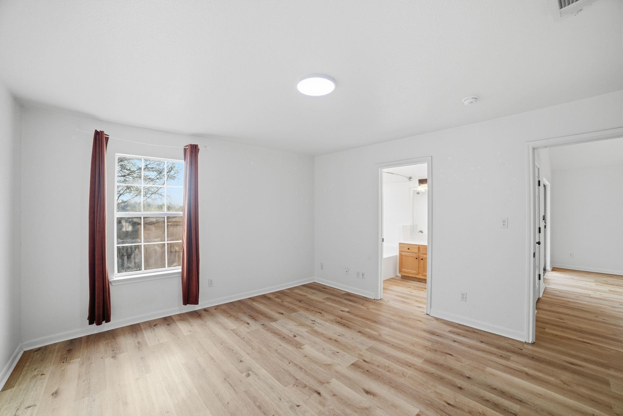 104 S Mockingbird Cir, Cedar Creek, TX 78612