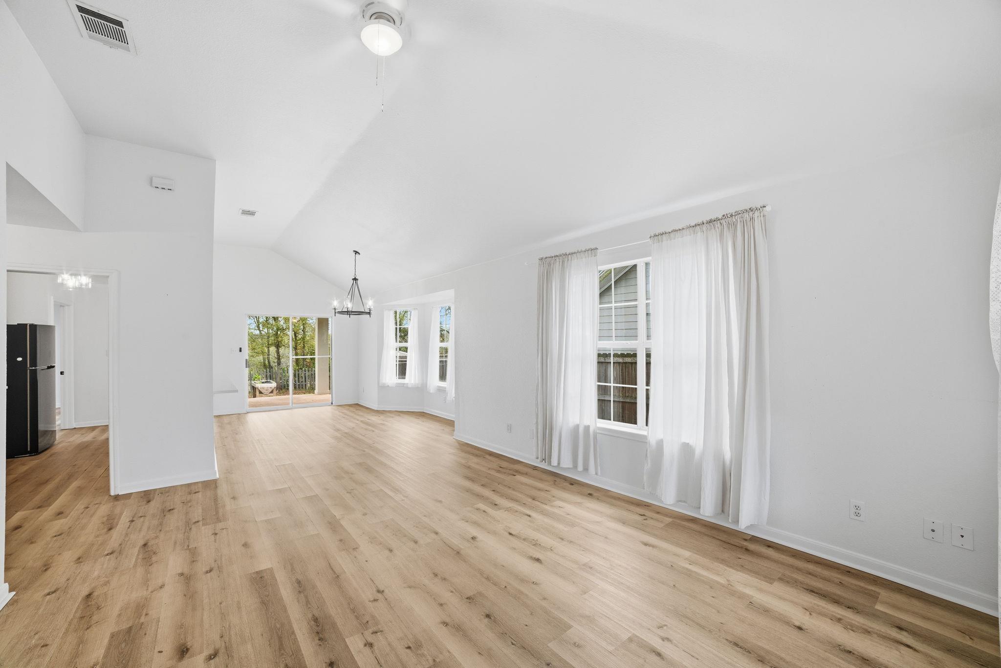 104 S Mockingbird Cir, Cedar Creek, TX 78612