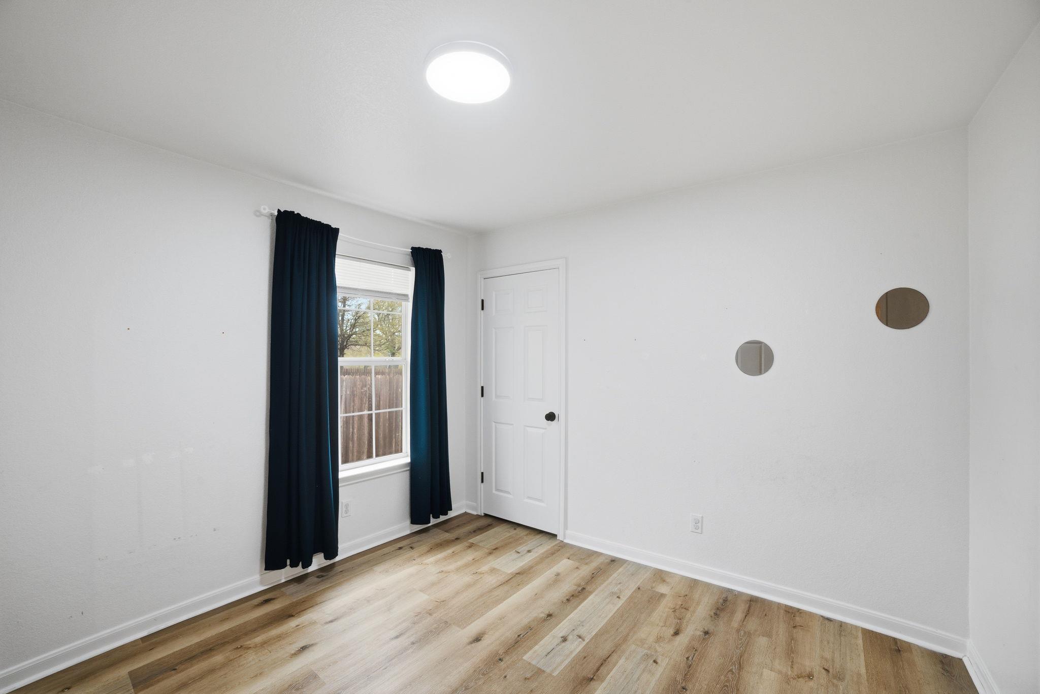 104 S Mockingbird Cir, Cedar Creek, TX 78612