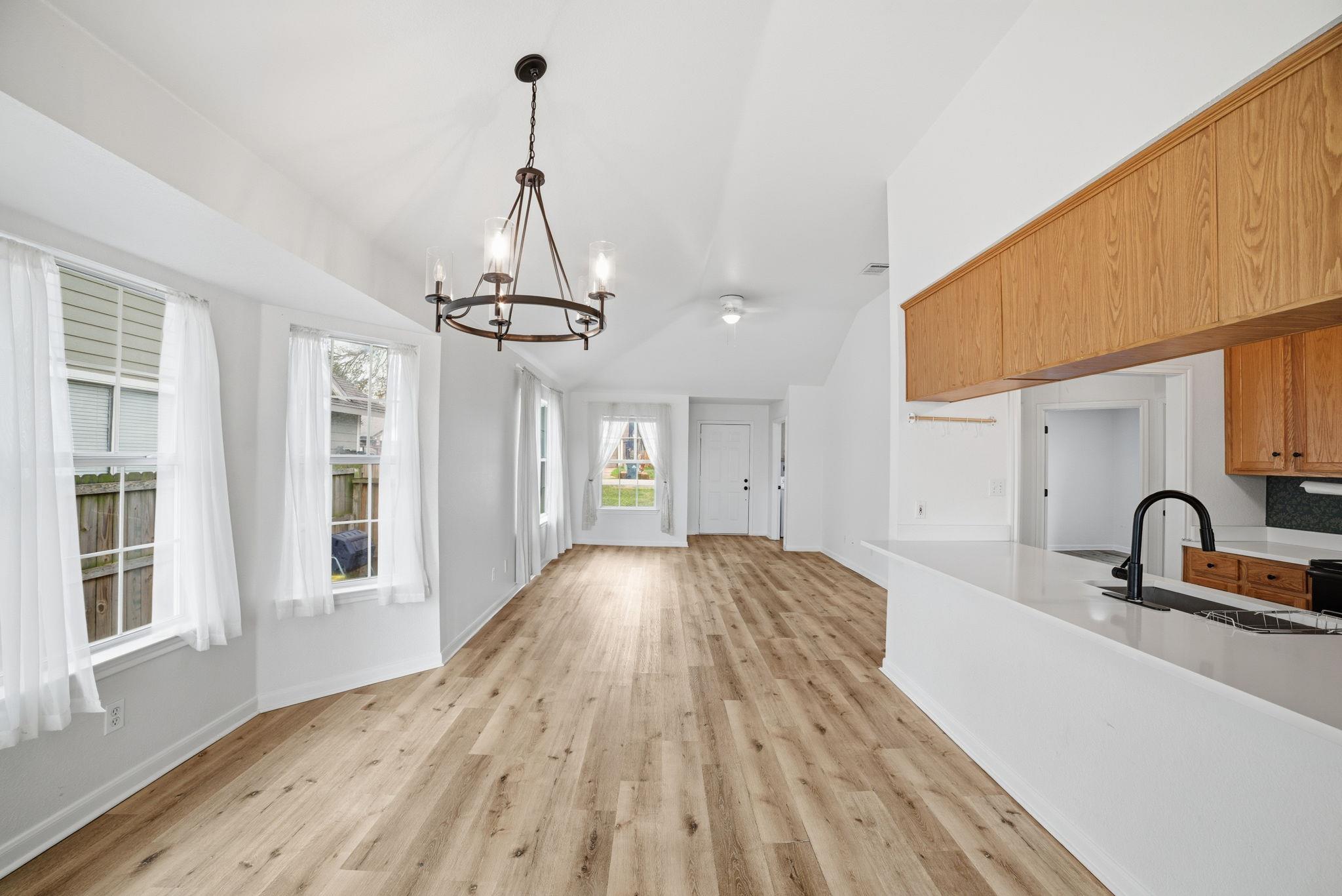 104 S Mockingbird Cir, Cedar Creek, TX 78612